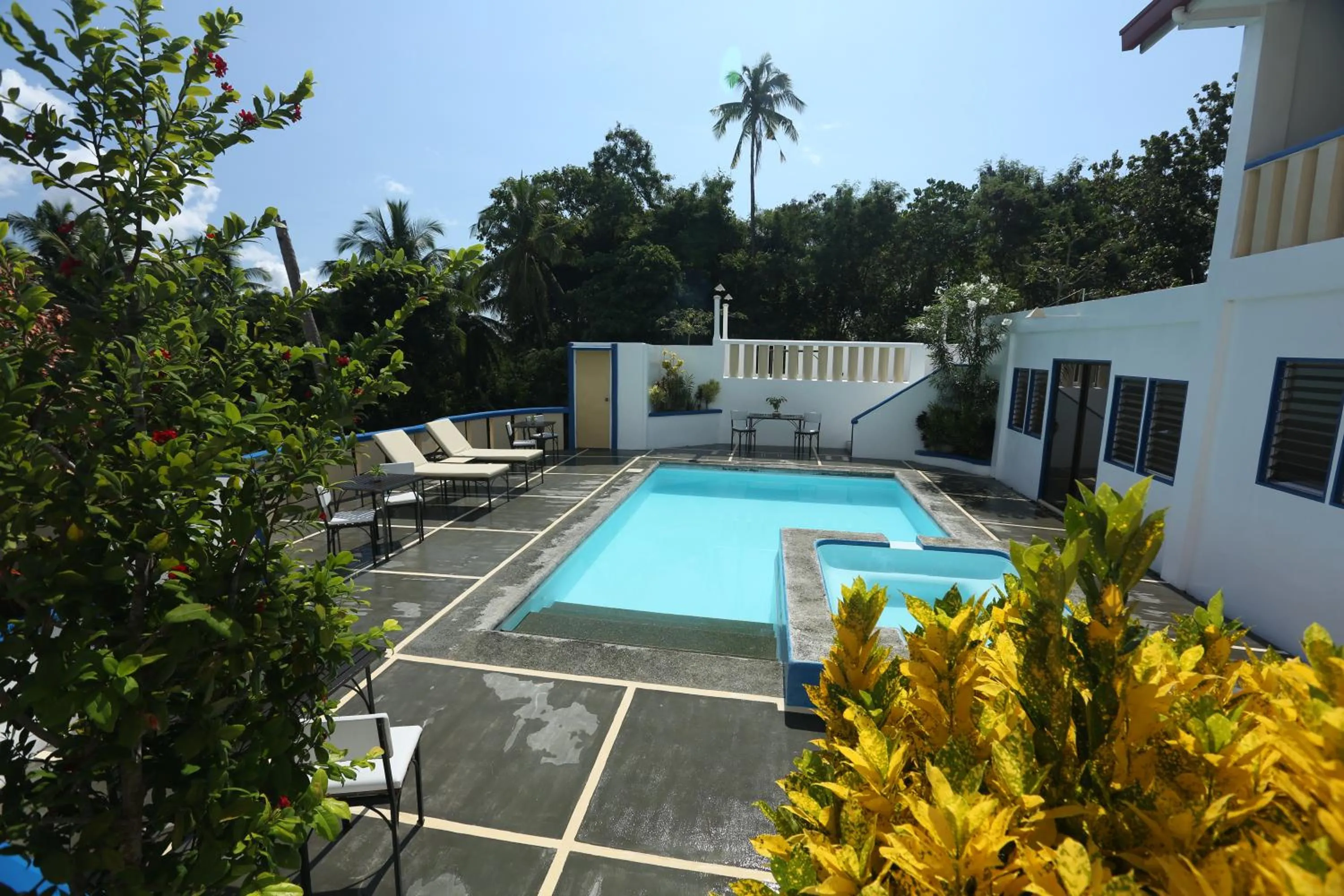 Guindulman Bay Tourist Inn