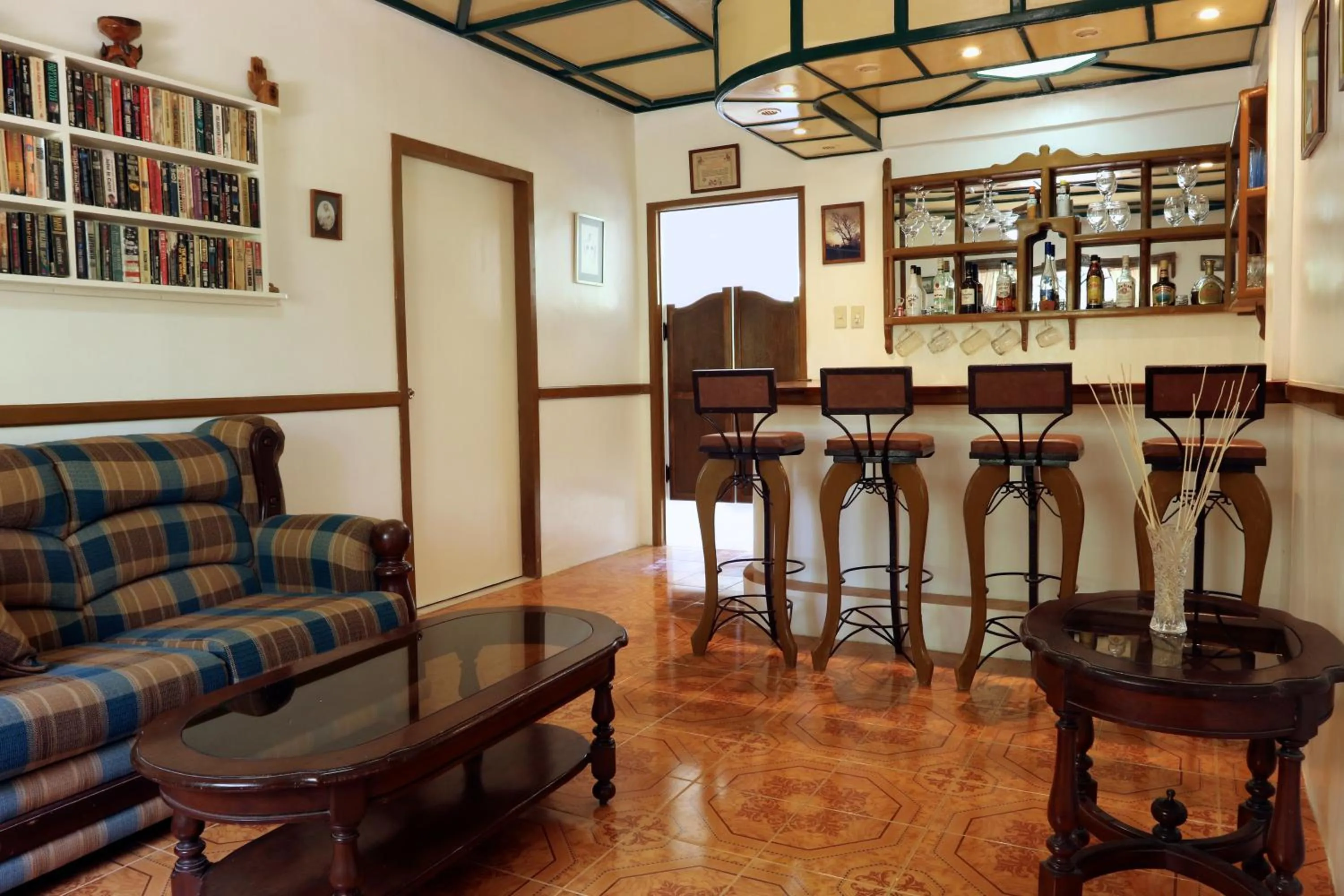 Lounge or bar in Guindulman Bay Tourist Inn