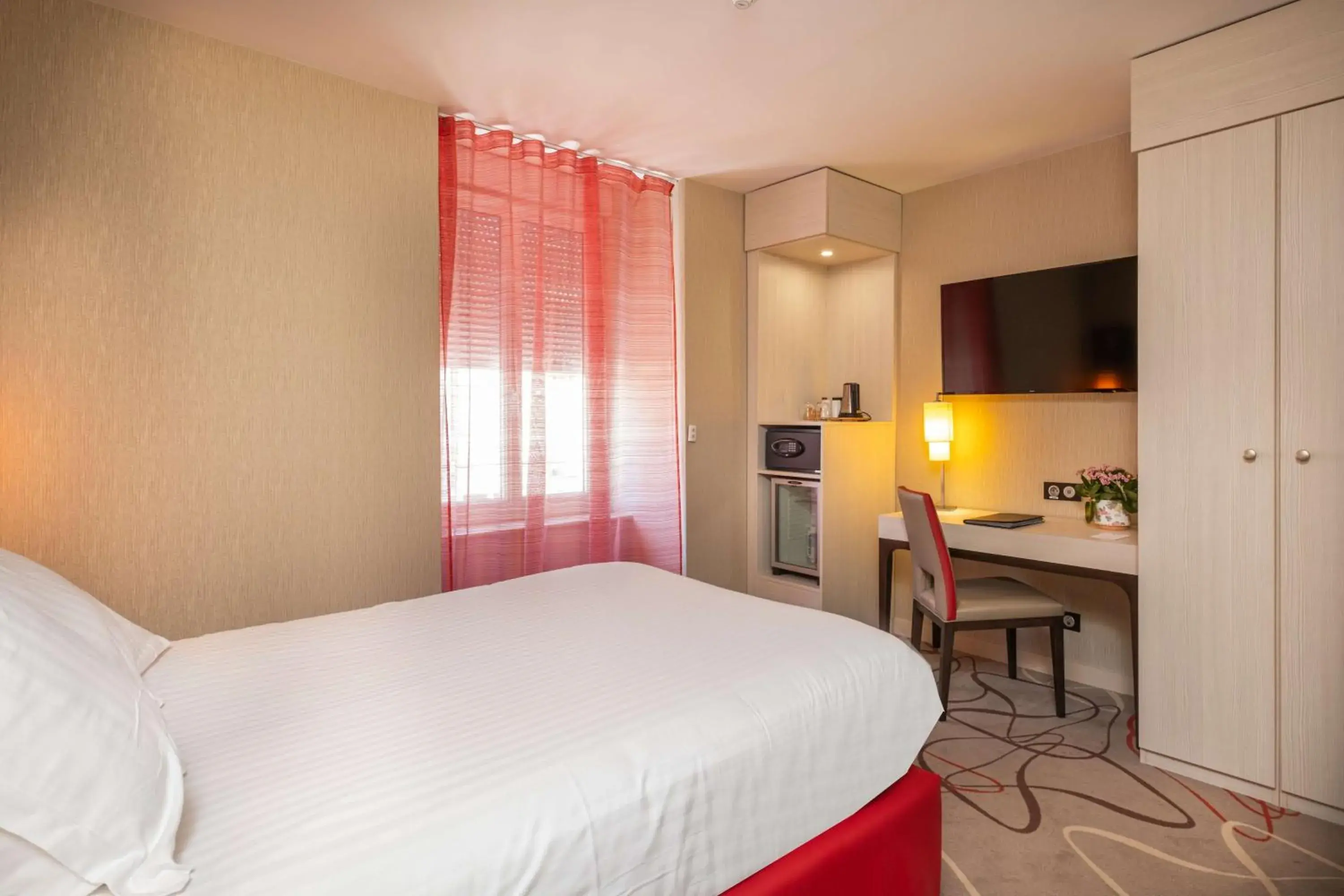 Business Single Room in Best Western Plus Richelieu Business Single Room in Best Western Plus Richelieu