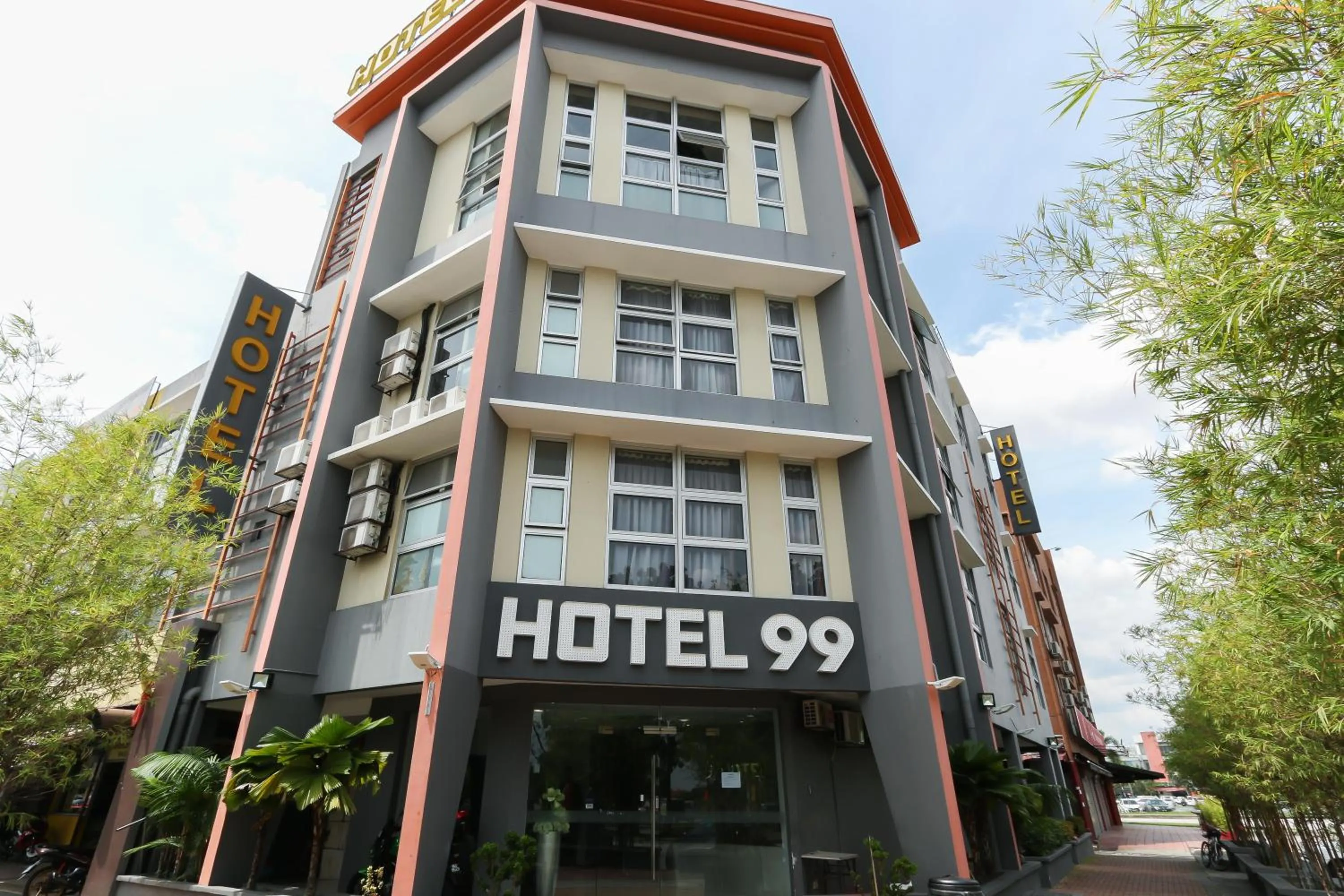 Property building in Hotel 99 Botanik Klang