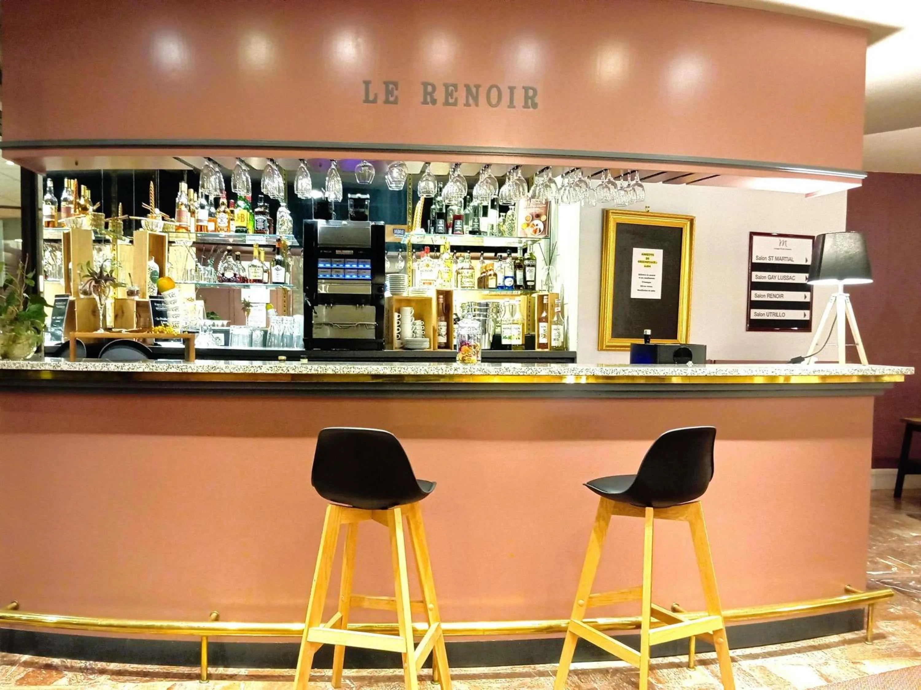 Lounge or bar in Mercure Limoges Centre
