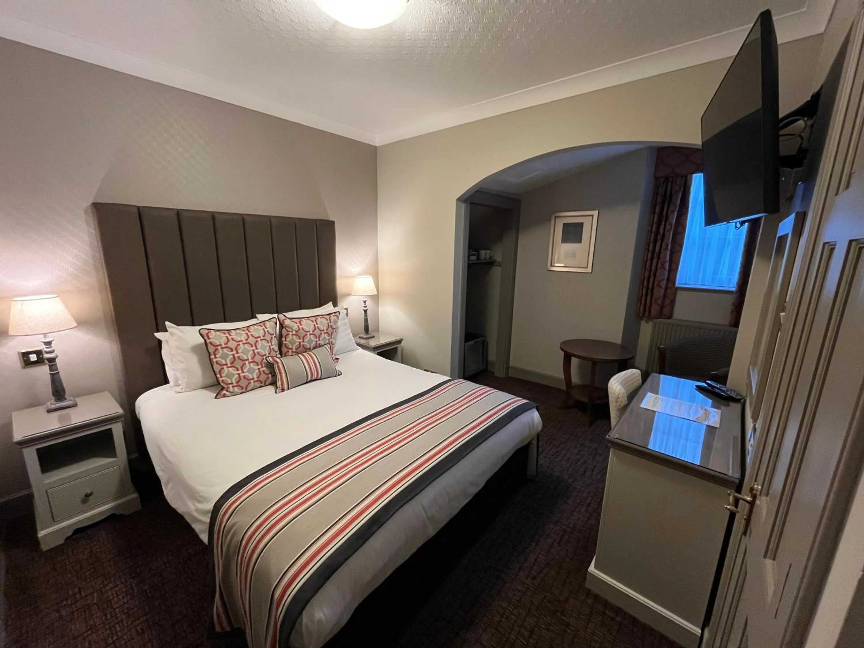 Bedroom, Bed in The Globe Inn