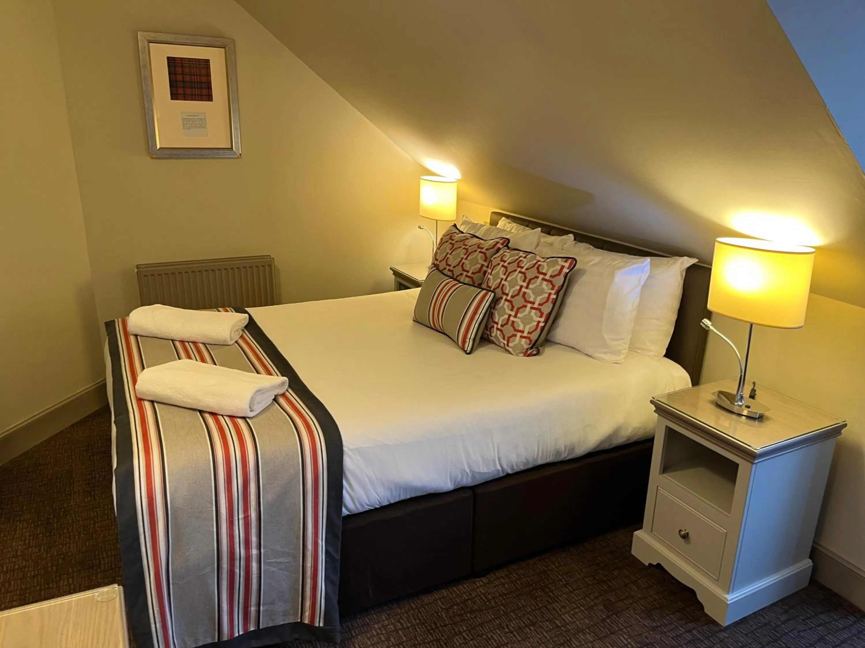 Bedroom, Bed in The Globe Inn