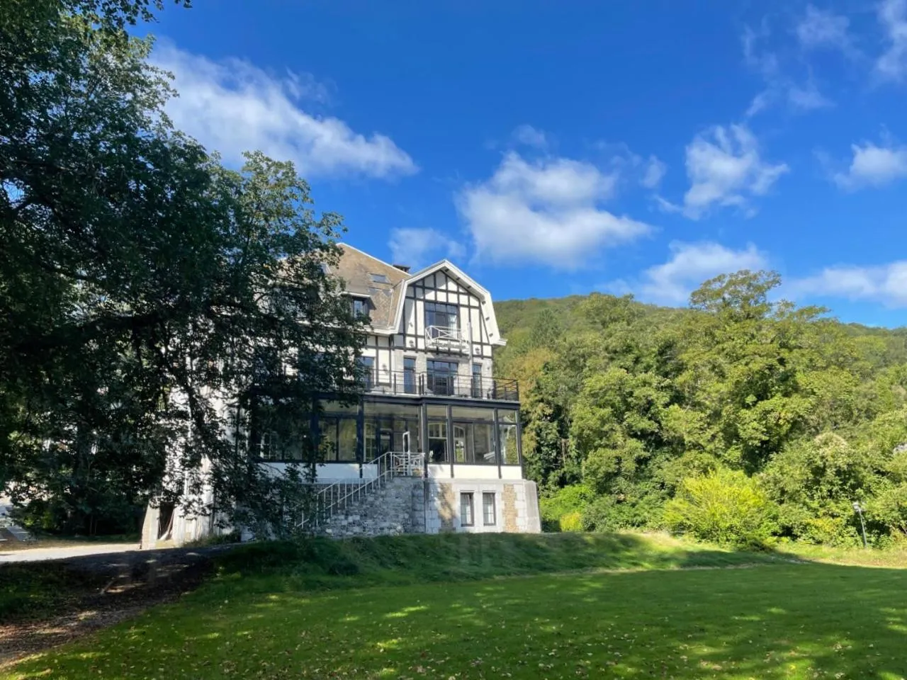 Property building in Villa Gracia