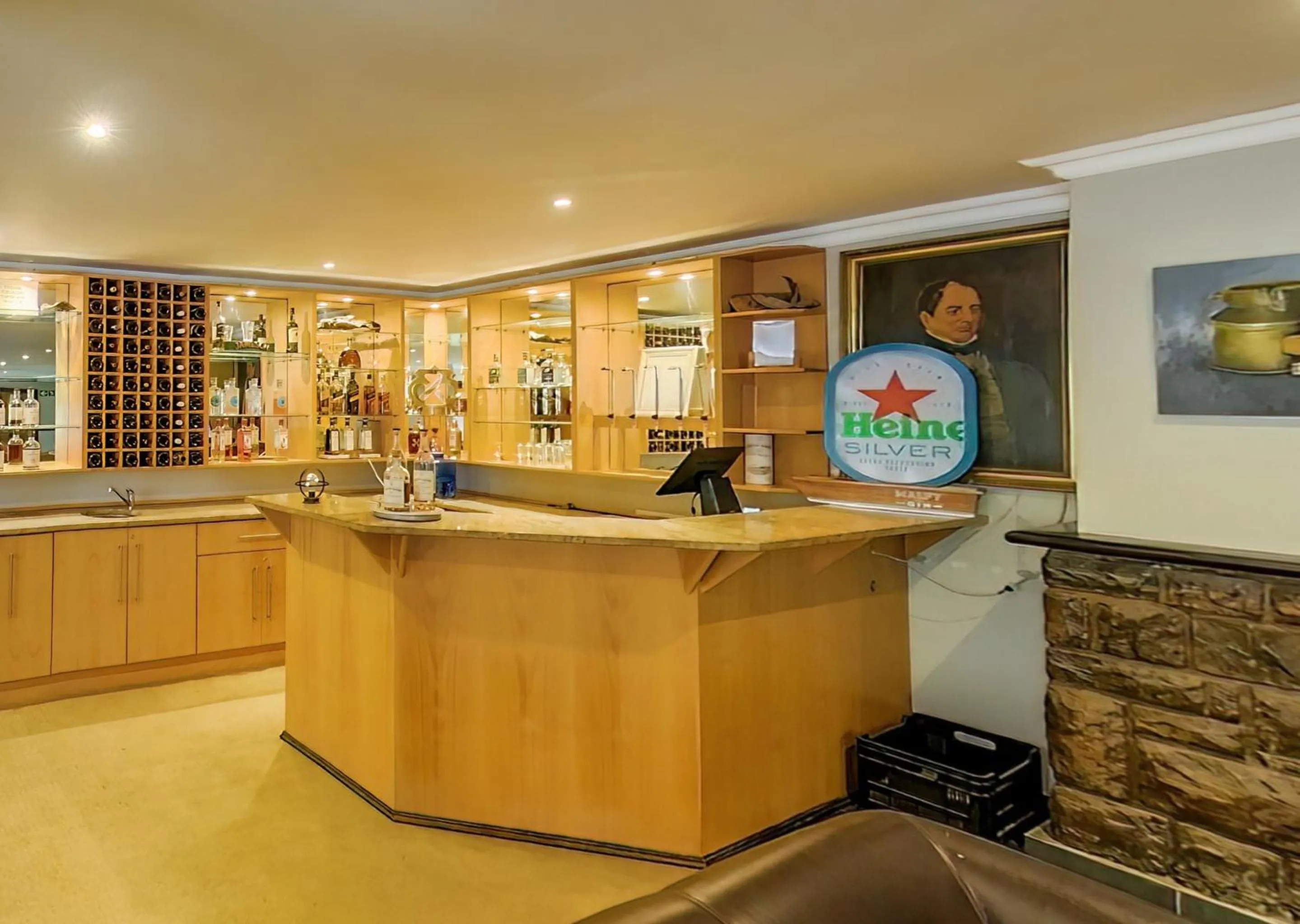 Lounge or bar in Avalon Springs by Dream Resorts