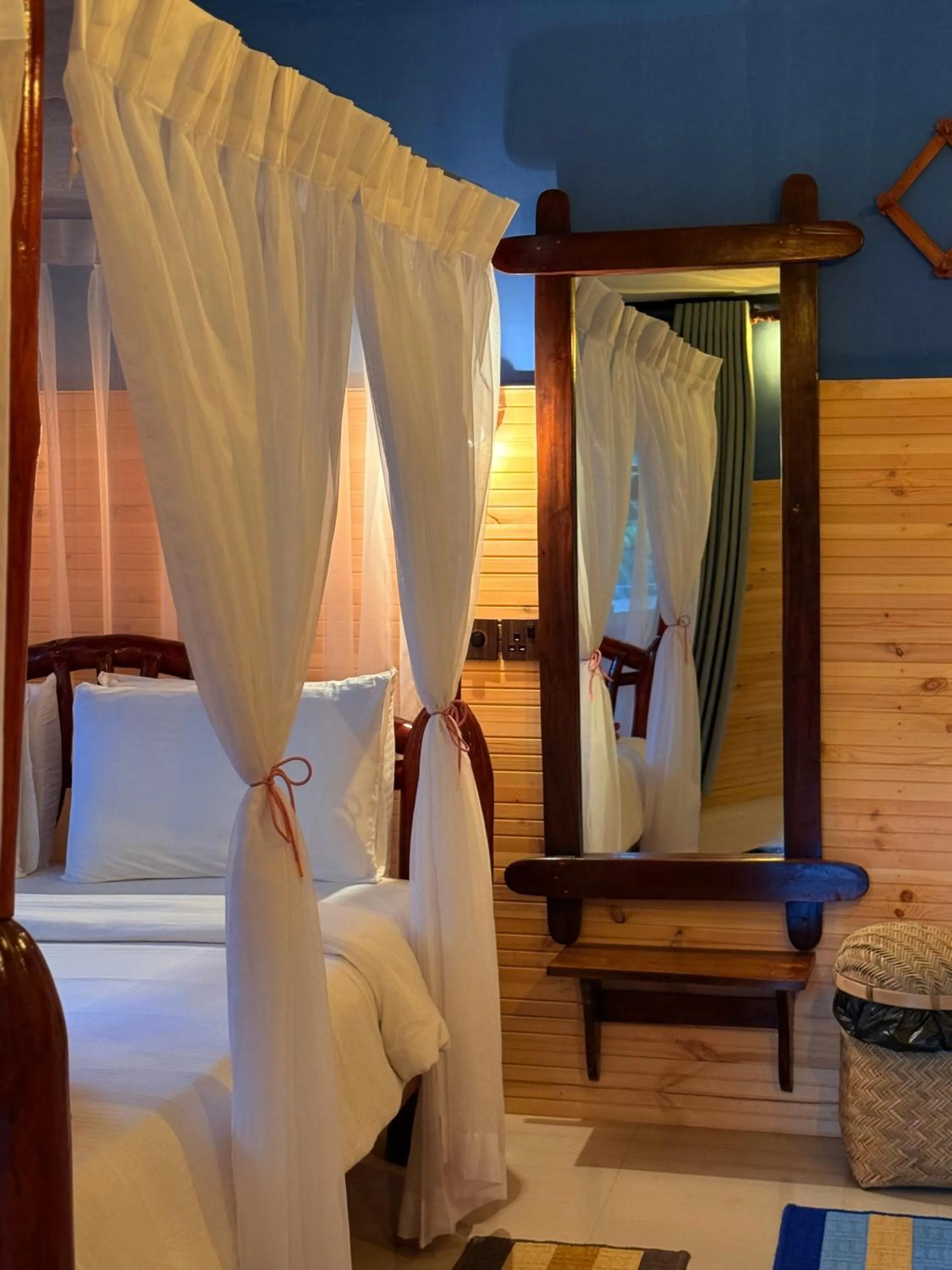 Living room, Bed in Guest Inn Avendra