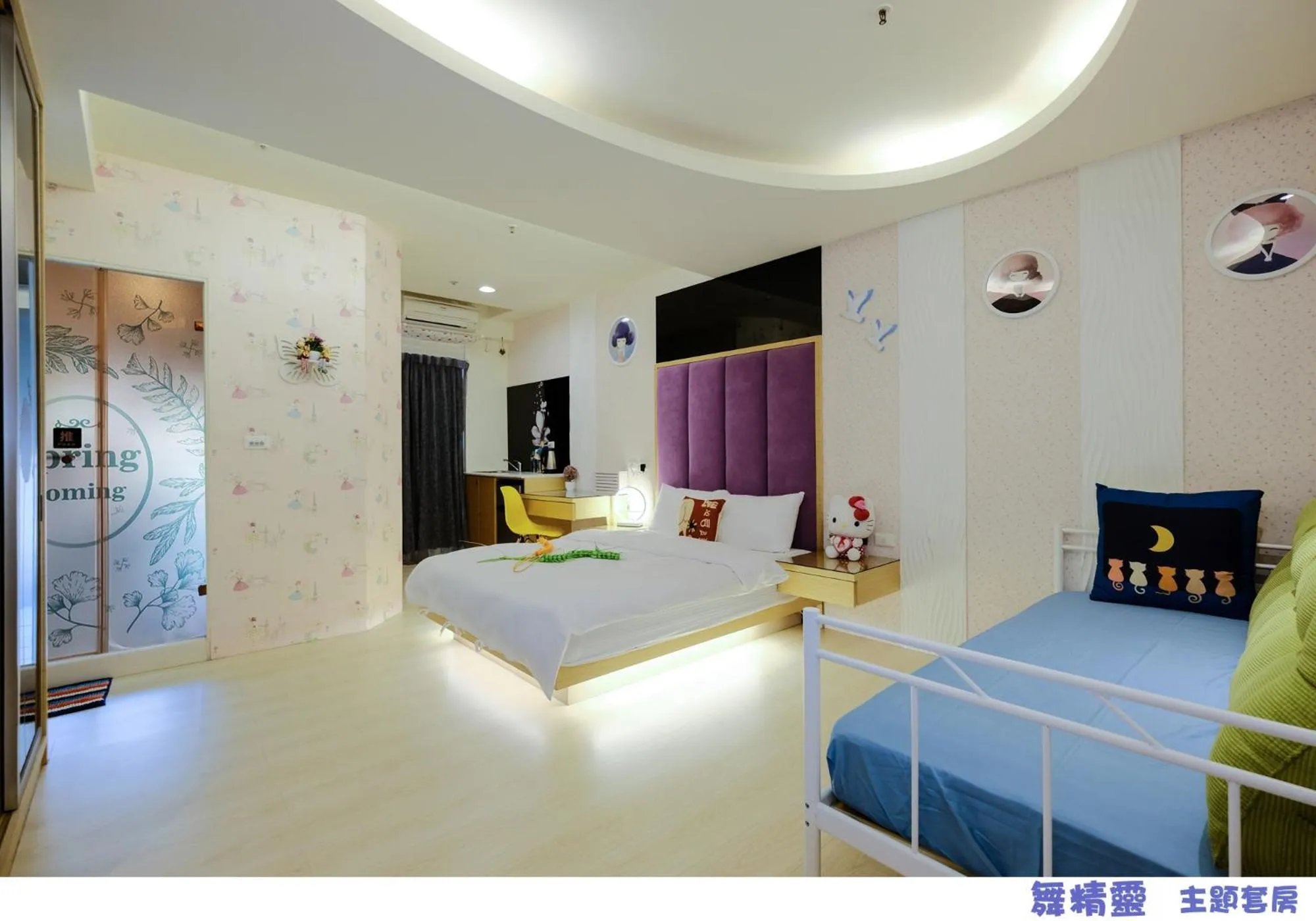 Photo of the whole room, Bed in 85 Asia Hotel