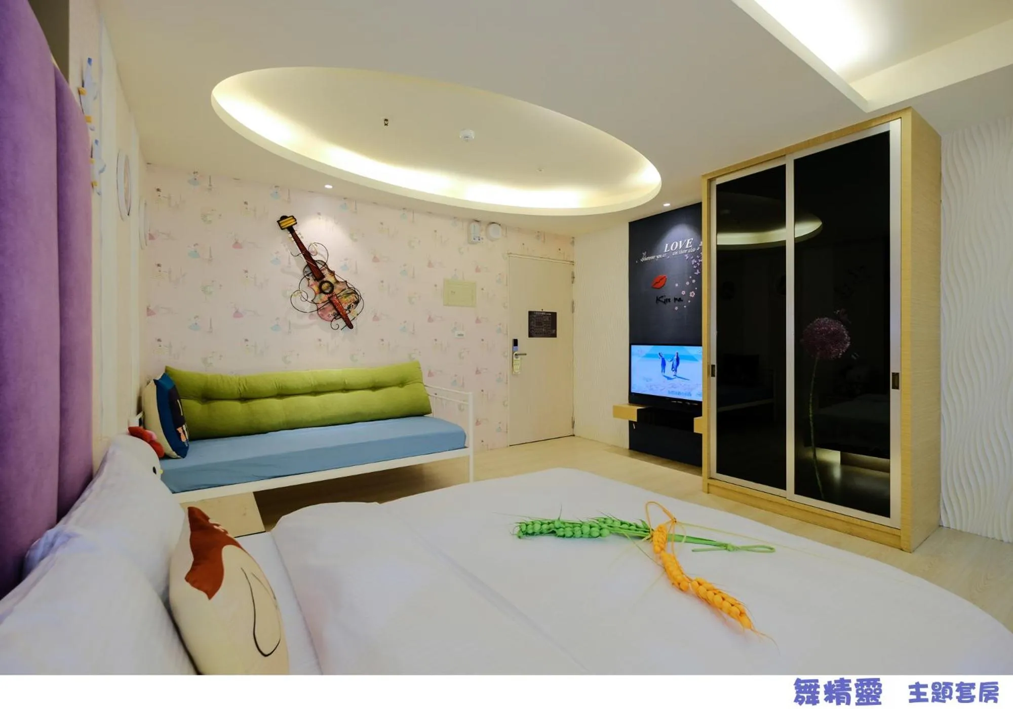 Photo of the whole room, Bed in 85 Asia Hotel