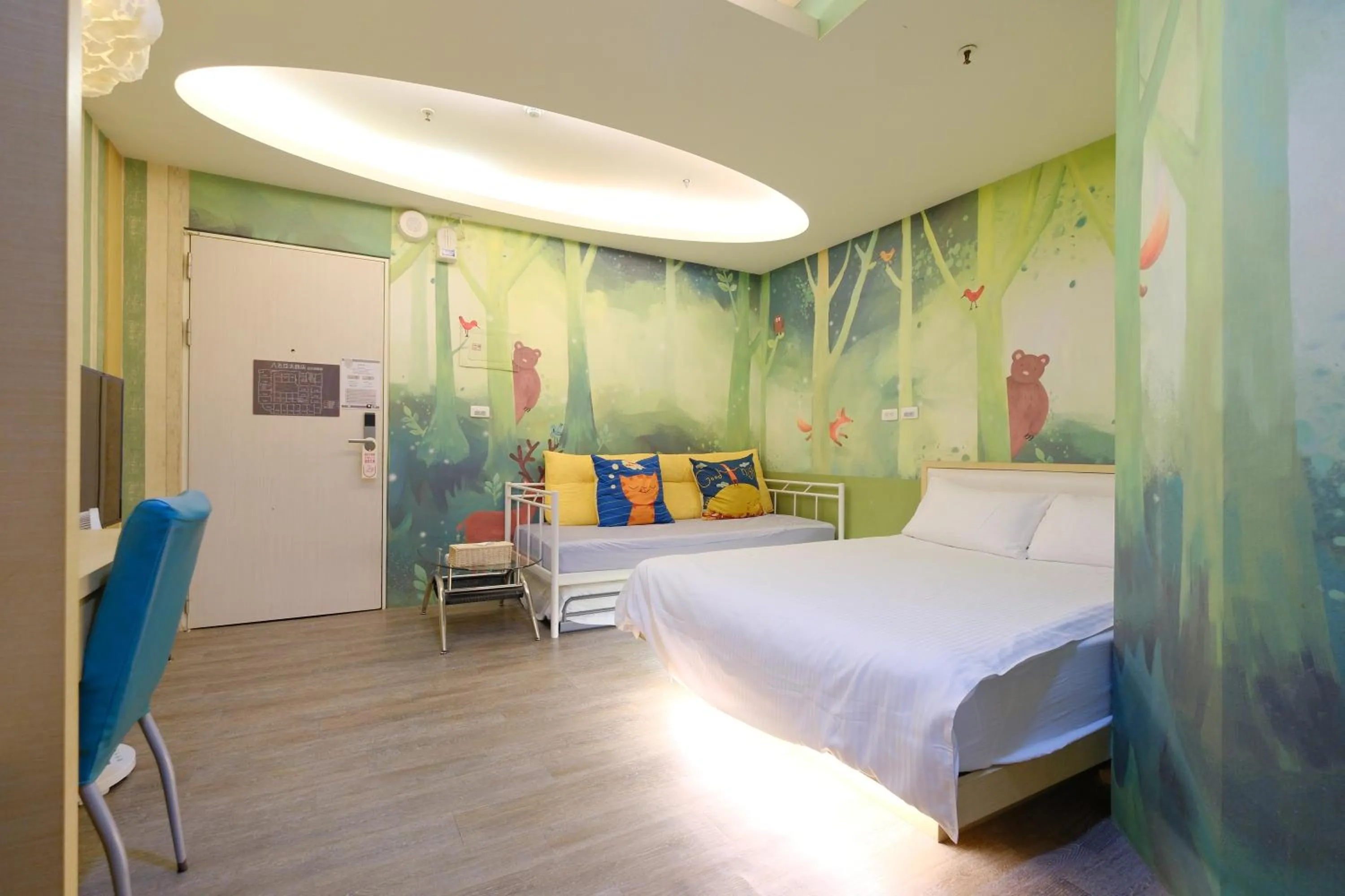 Photo of the whole room, Bed in 85 Asia Hotel