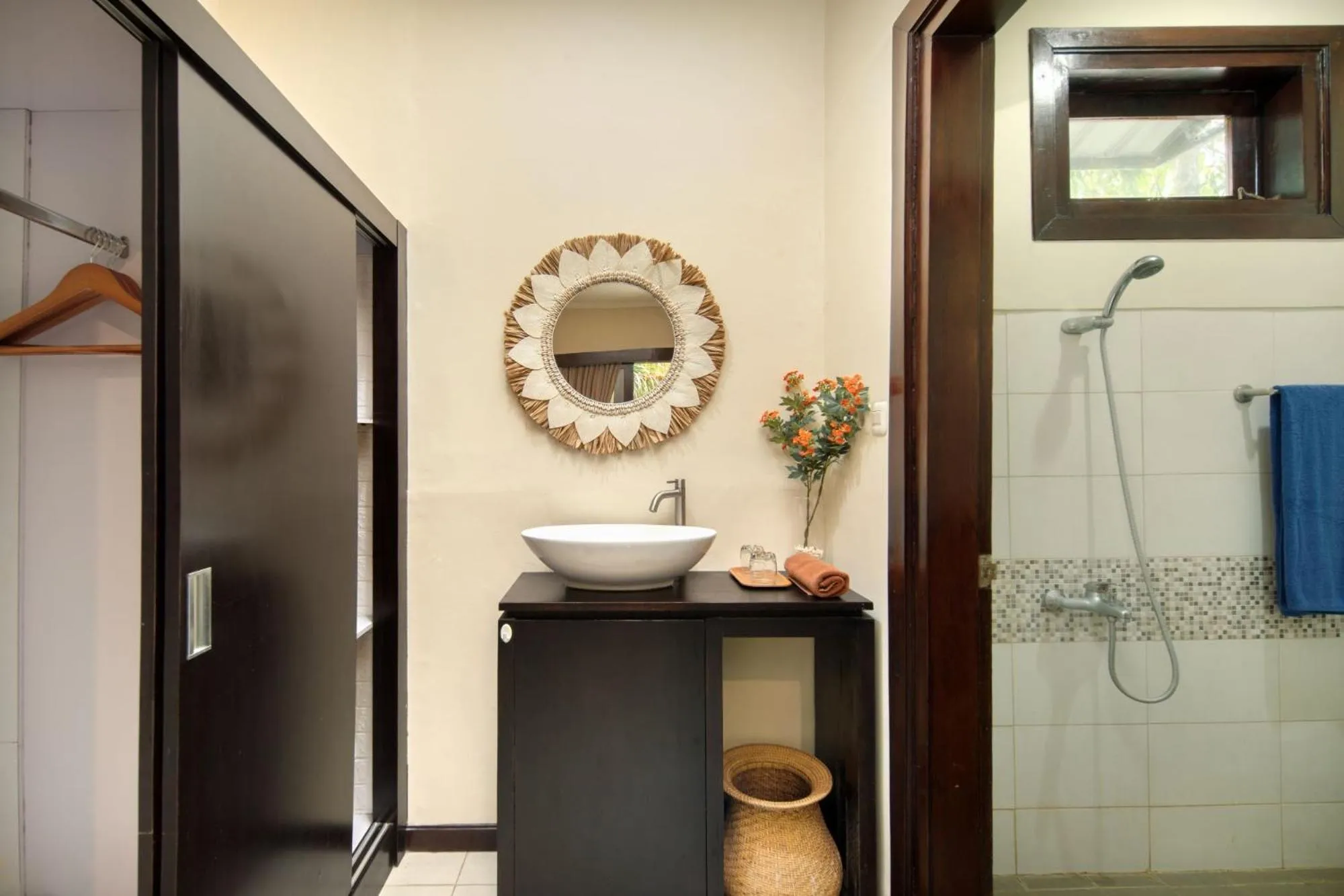 Bathroom in Canggu Bona Kubu by Kamara