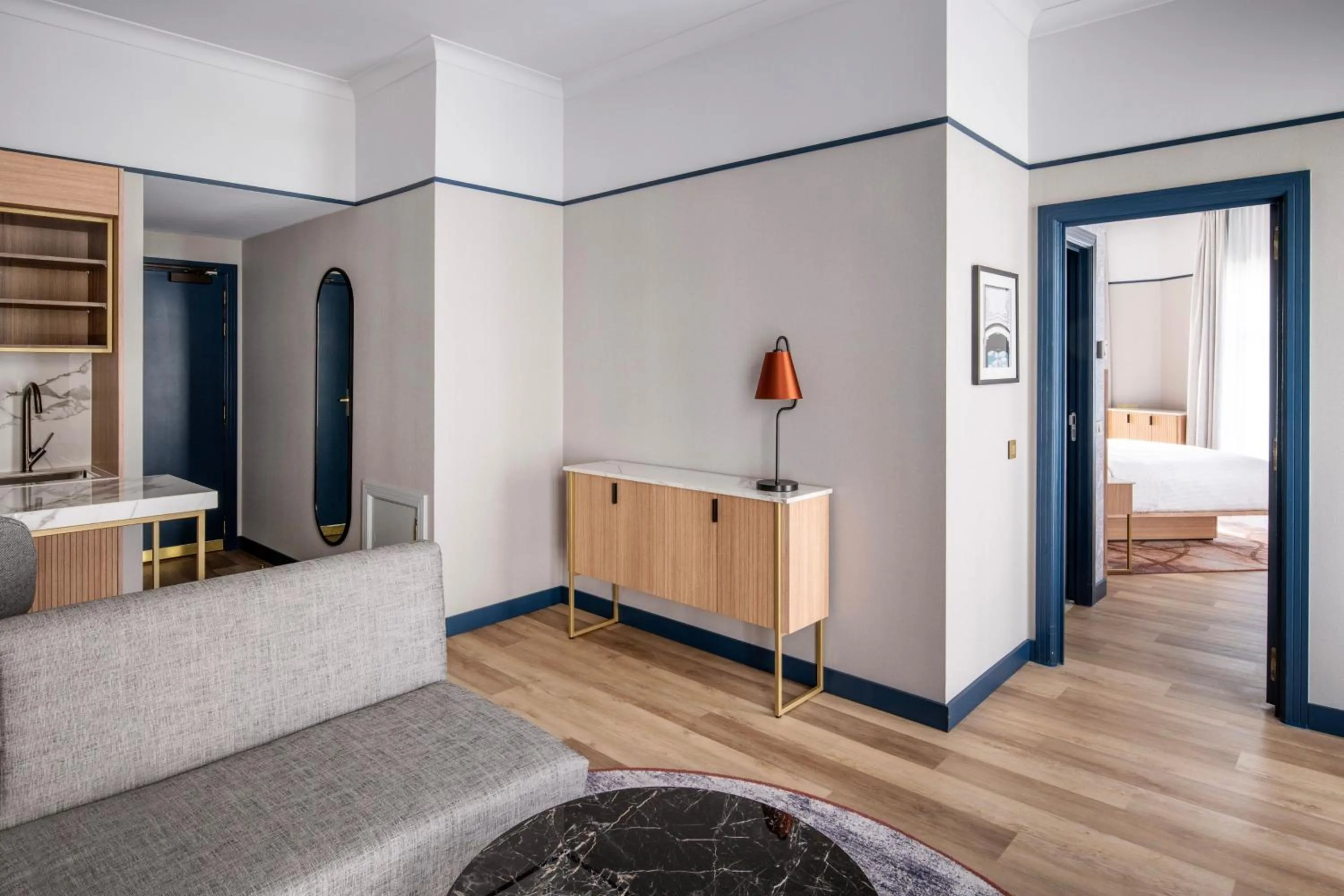 Living room, Bed in Brussels Marriott Hotel Grand Place