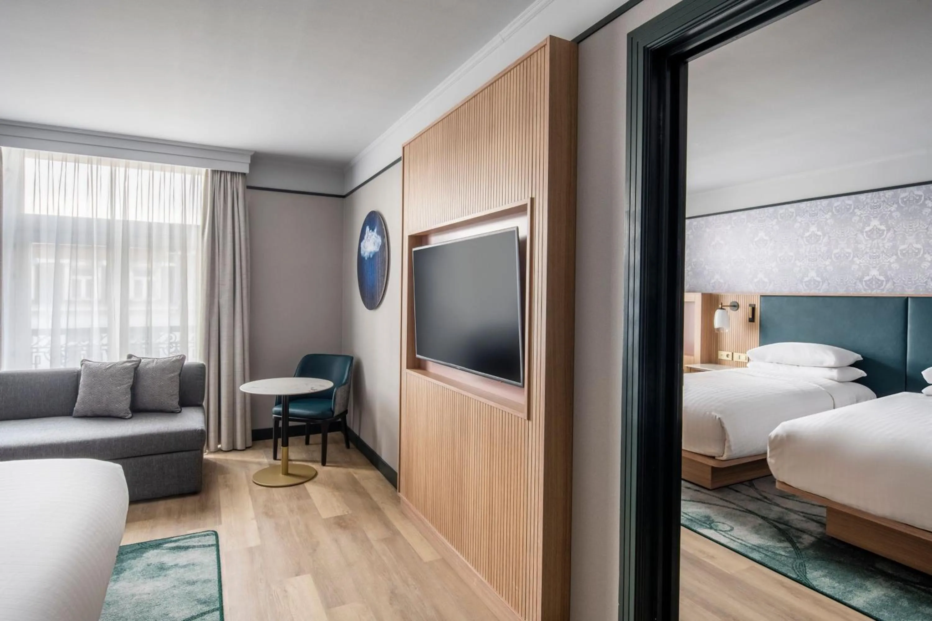 Photo of the whole room, Bed in Brussels Marriott Hotel Grand Place