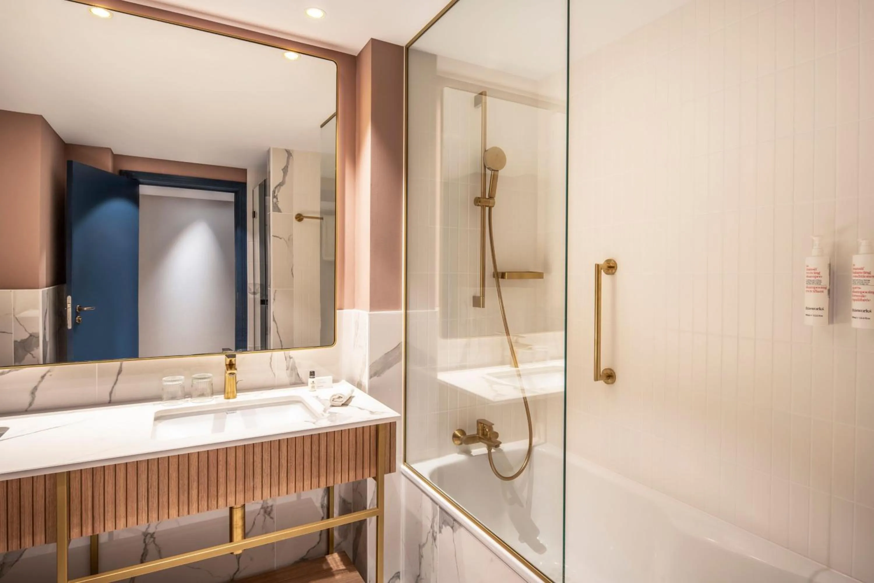 Bathroom in Brussels Marriott Hotel Grand Place