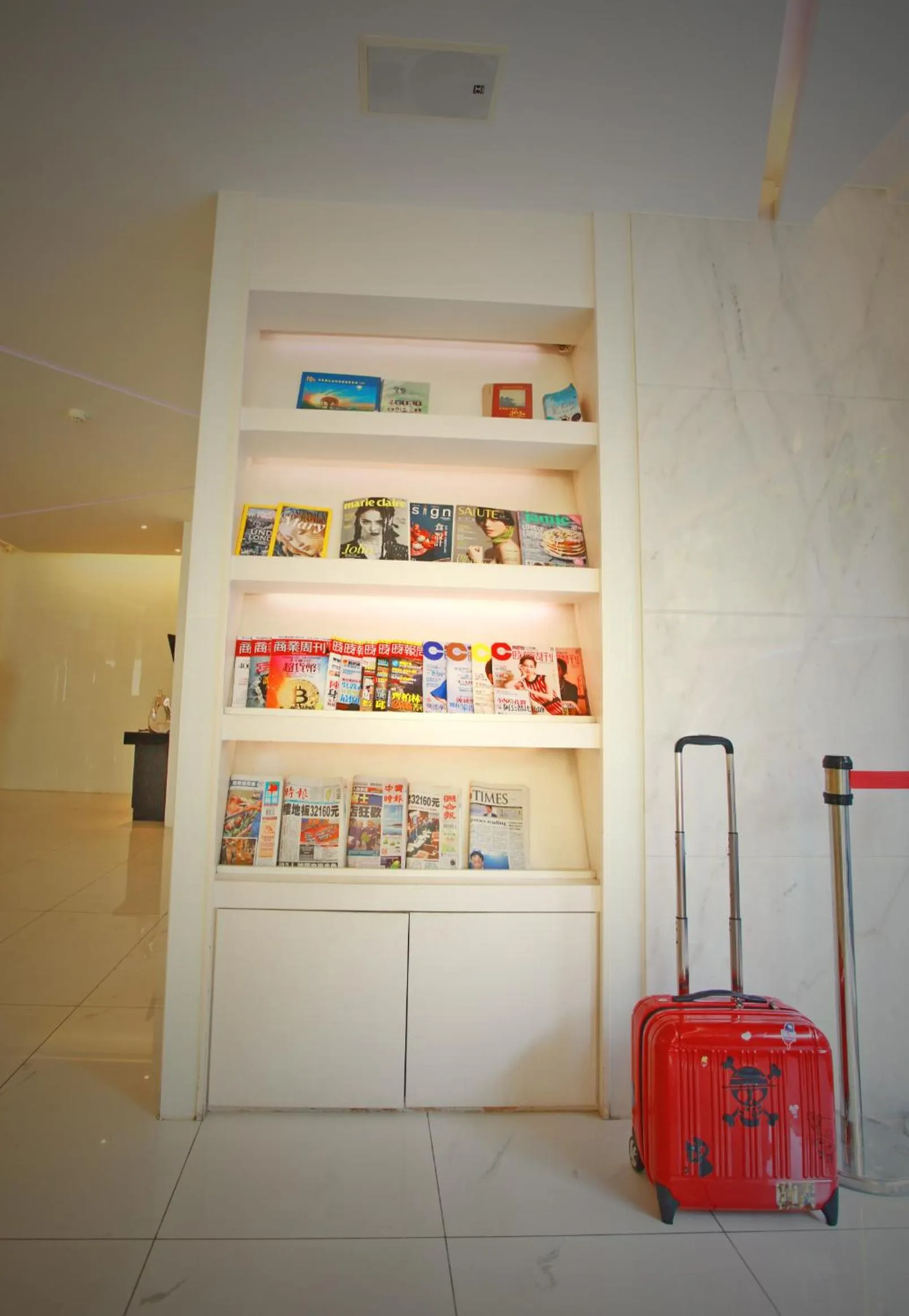 Communal lounge/ TV room in Taitung Yes Hotel