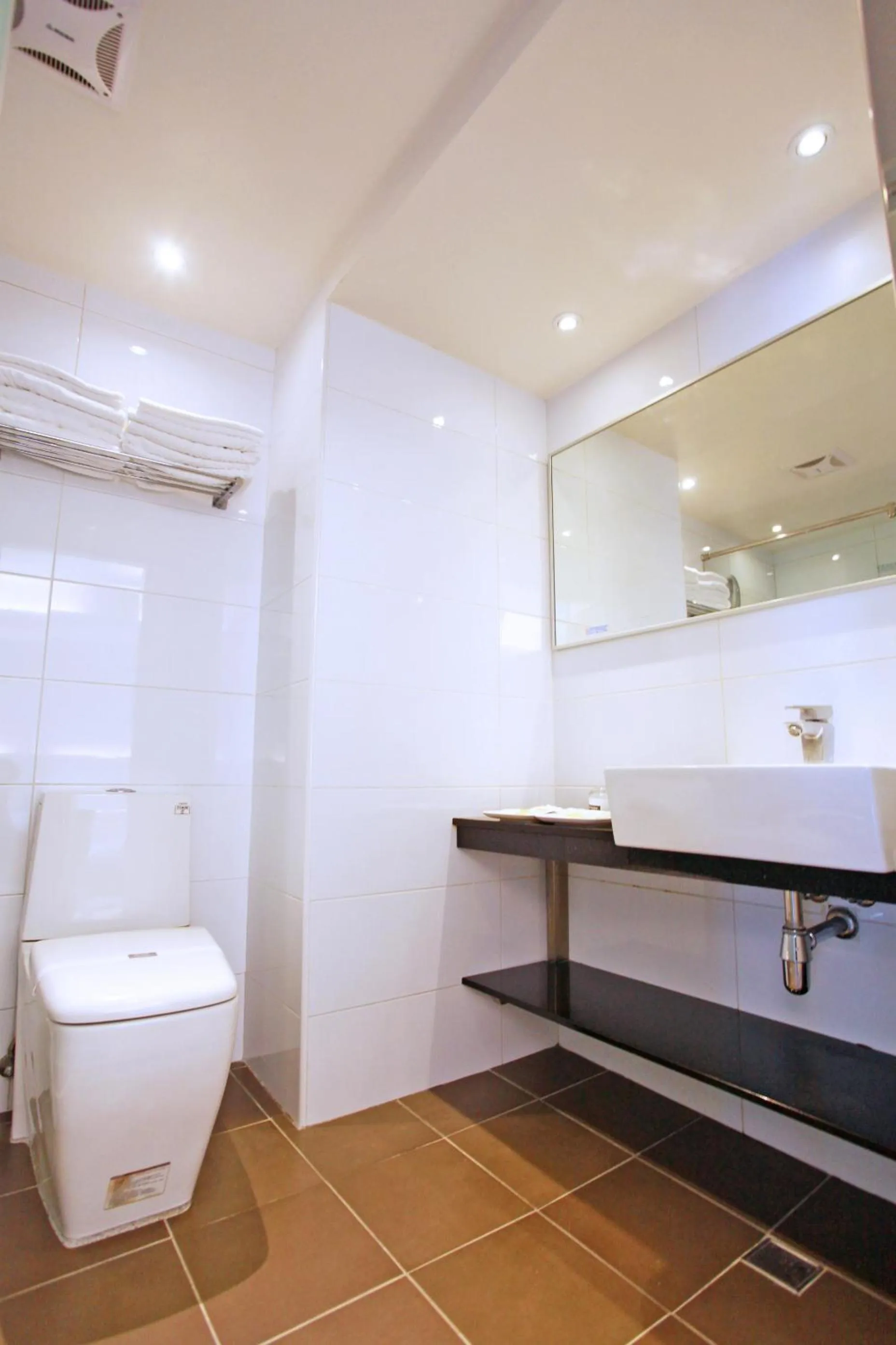 Shower in Taitung Yes Hotel