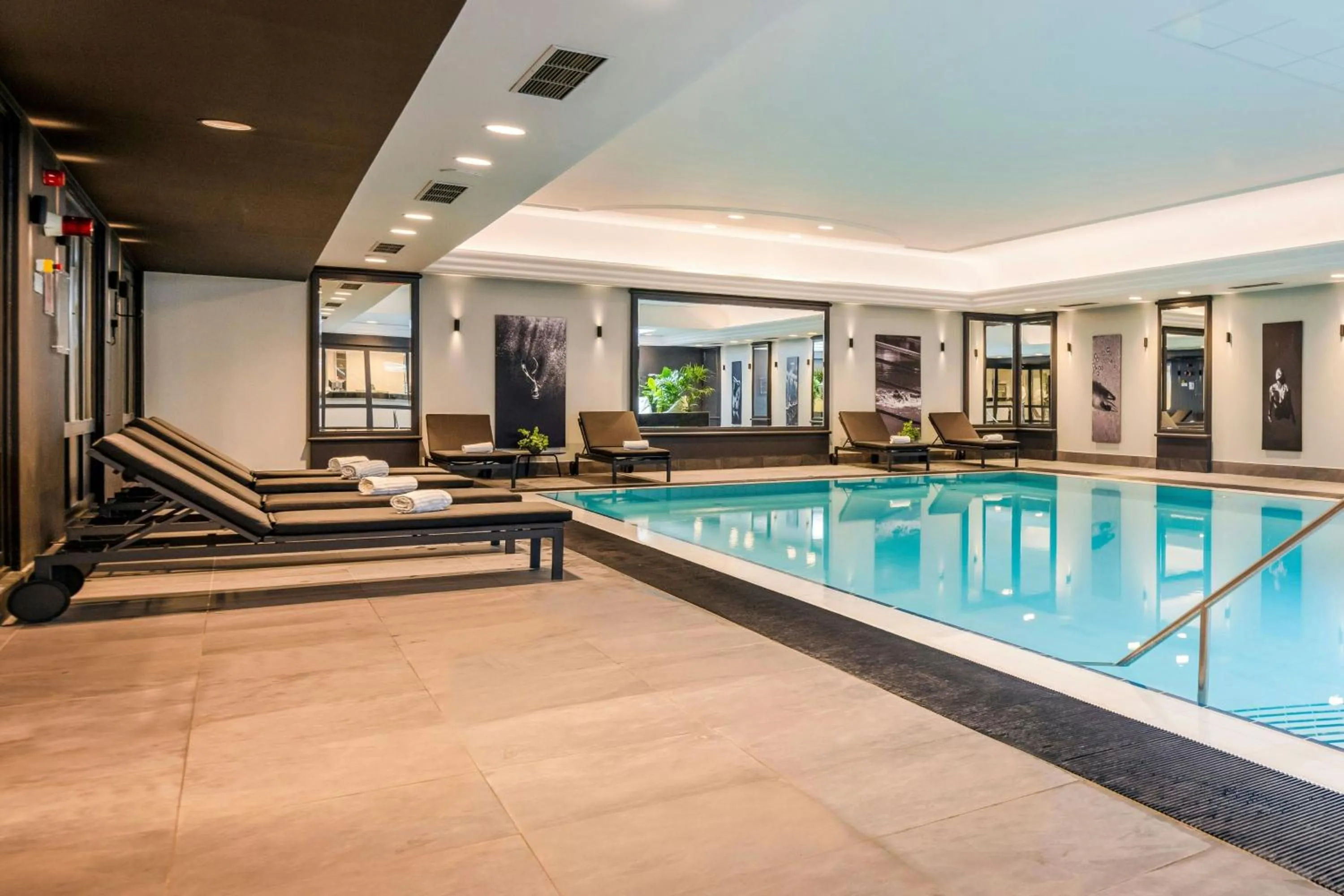 Swimming pool in Renaissance Brussels Hotel