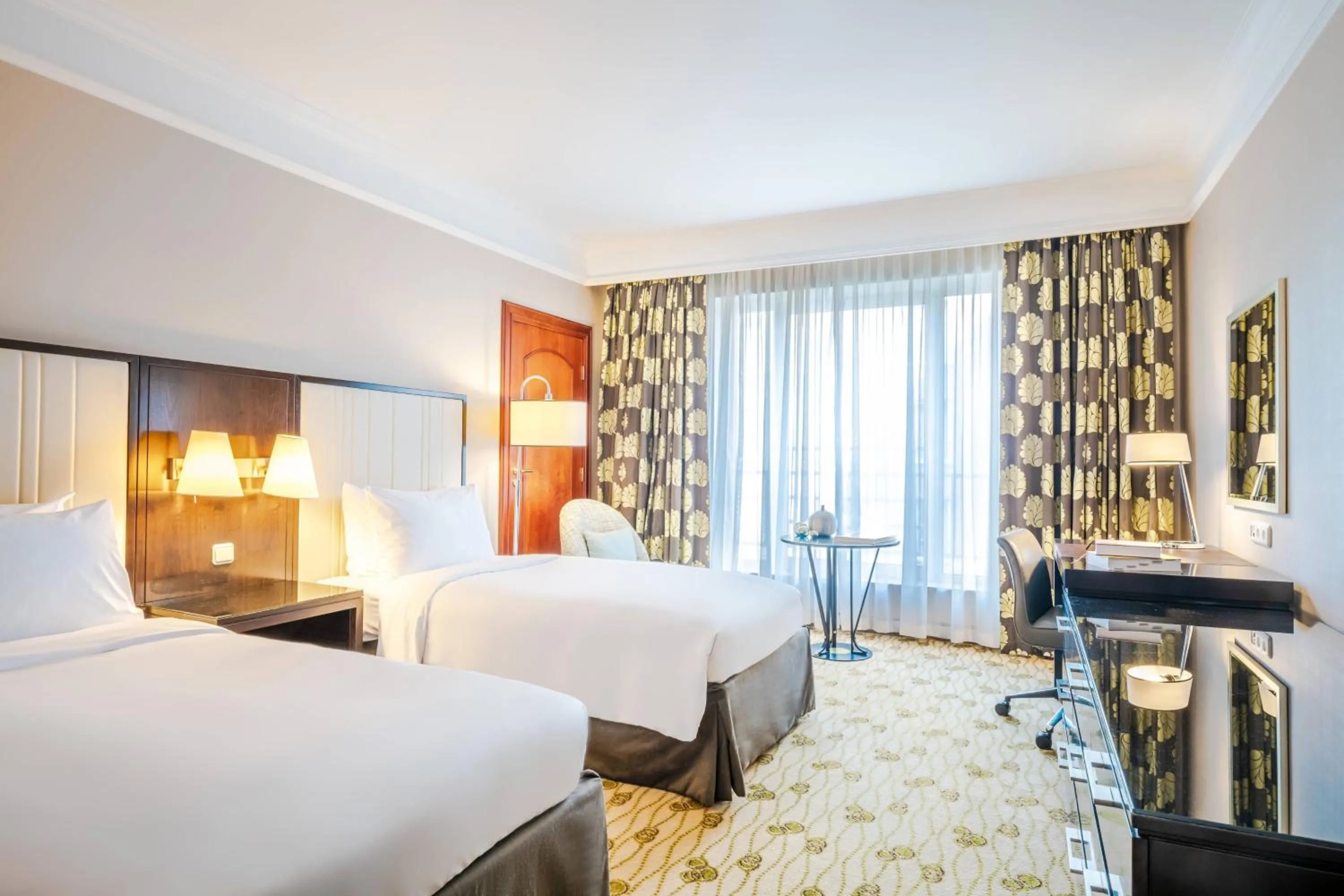 Photo of the whole room, Bed in Renaissance Brussels Hotel