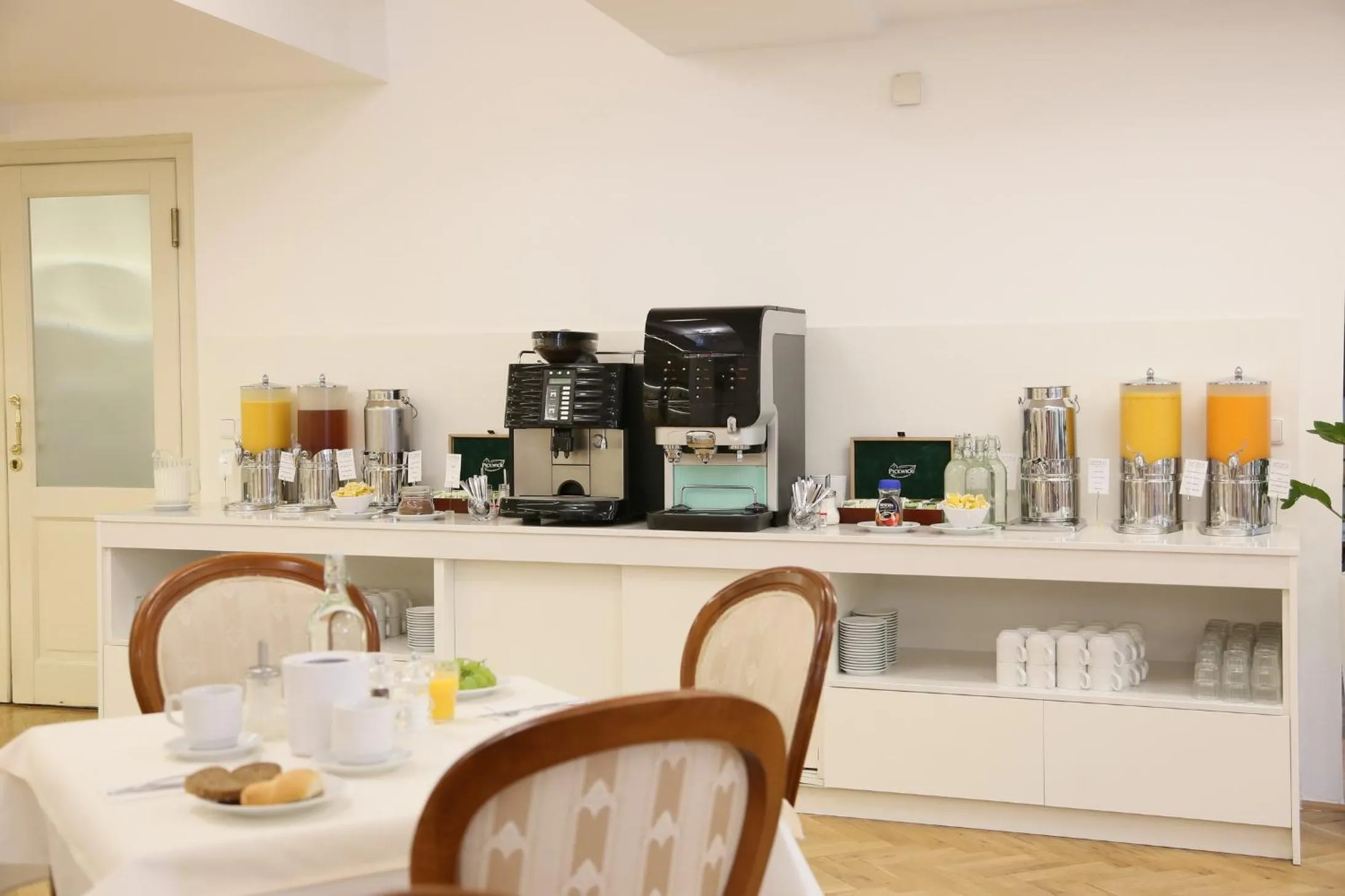 Coffee/tea facilities in ASTORIA Hotel & Medical Spa