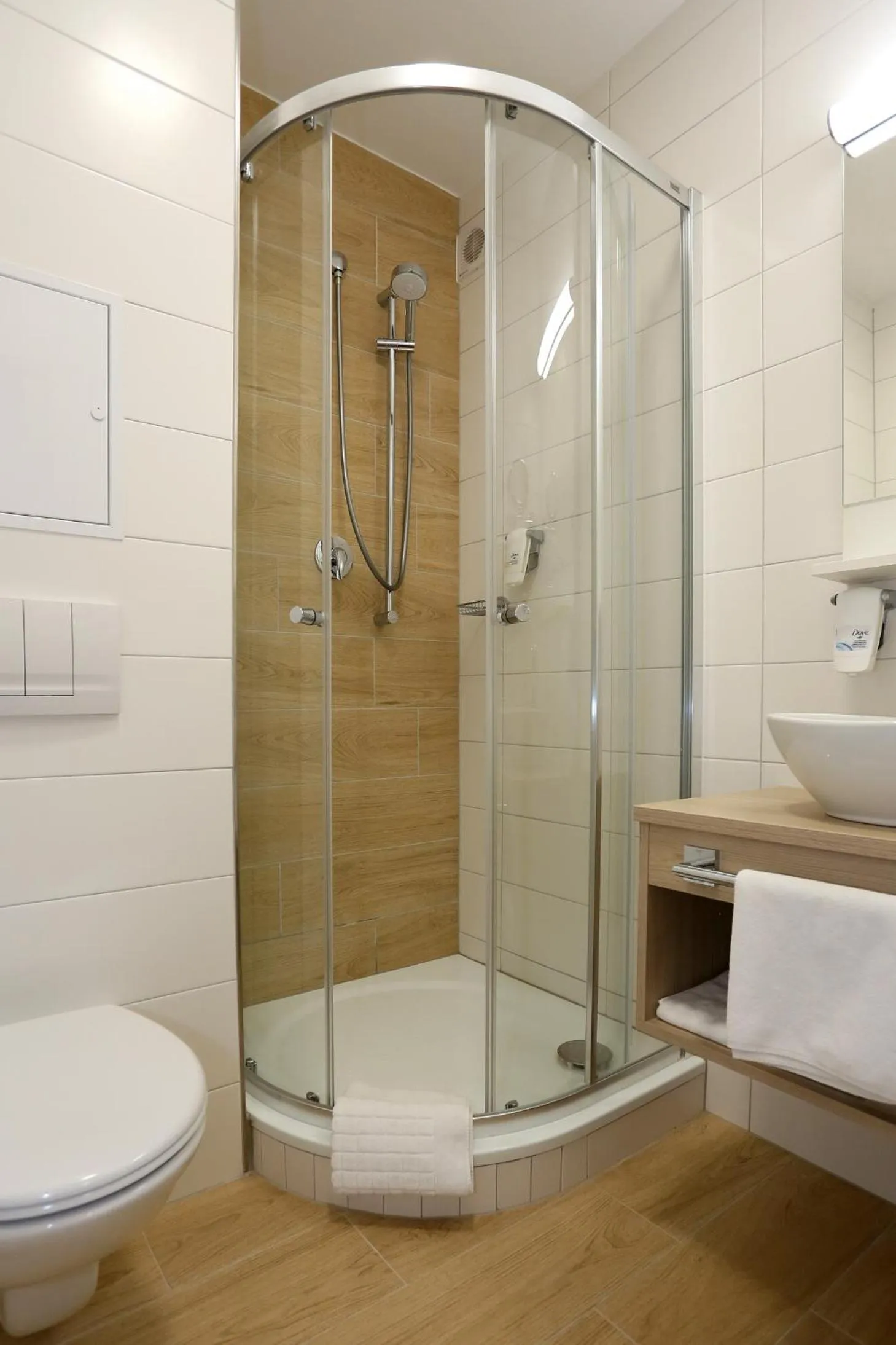 Shower in ASTORIA Hotel & Medical Spa