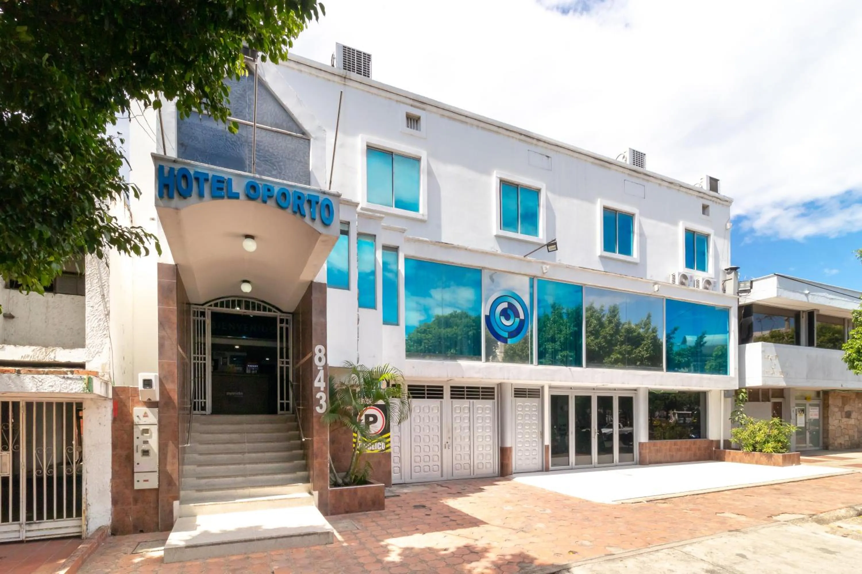 Property building in Ayenda Oporto Suites