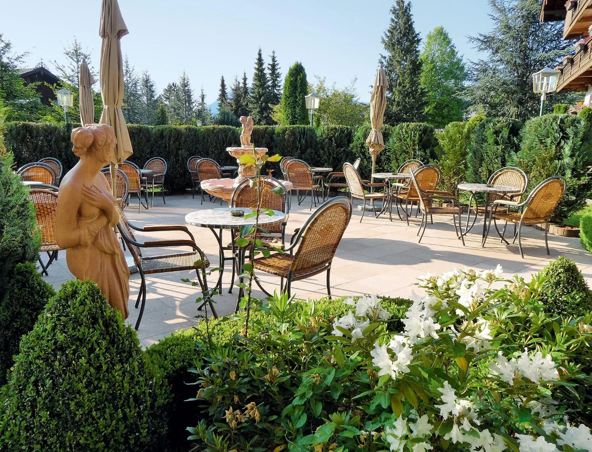 Garden in Hotel Alpenhof