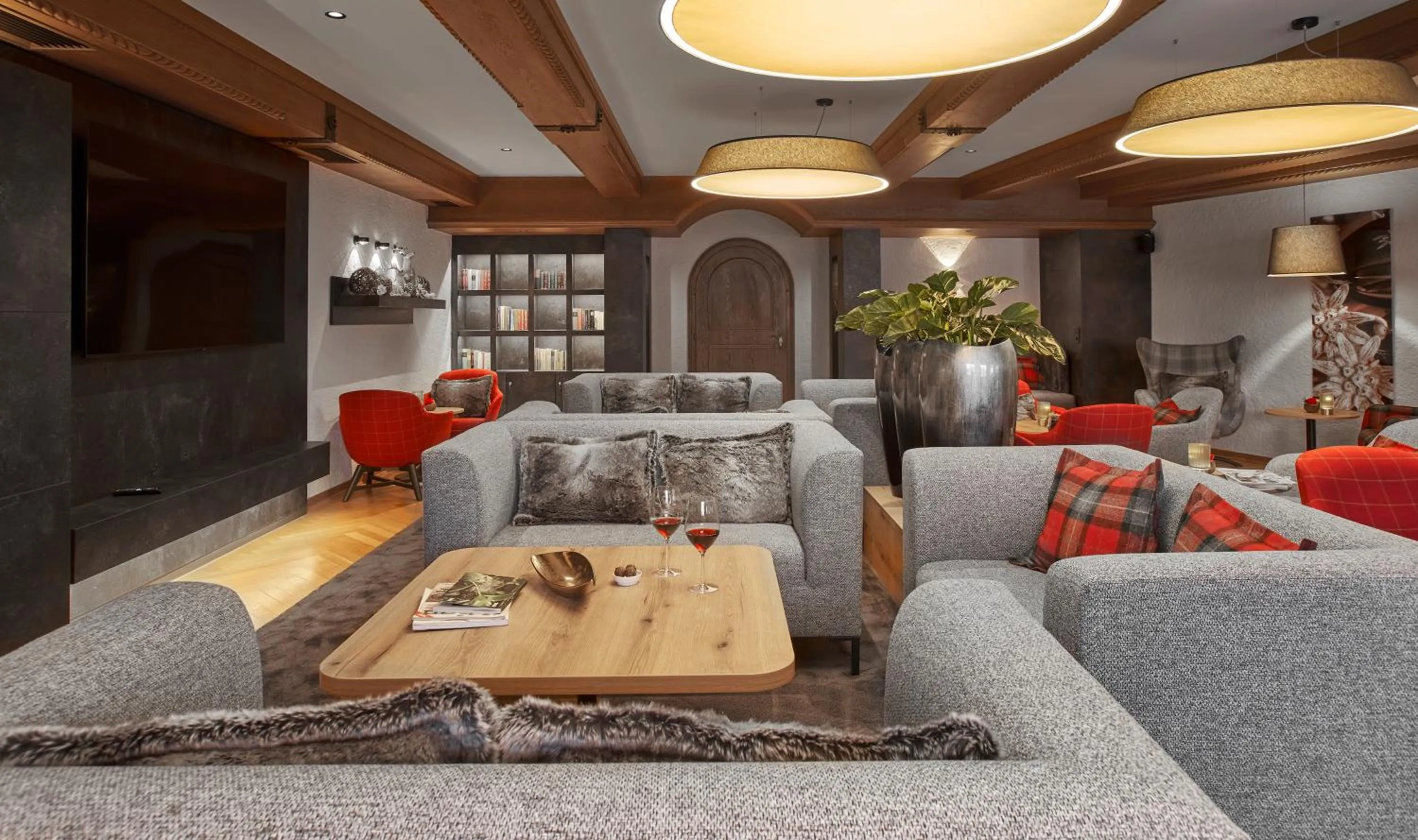 Communal lounge/ TV room in Hotel Alpenhof