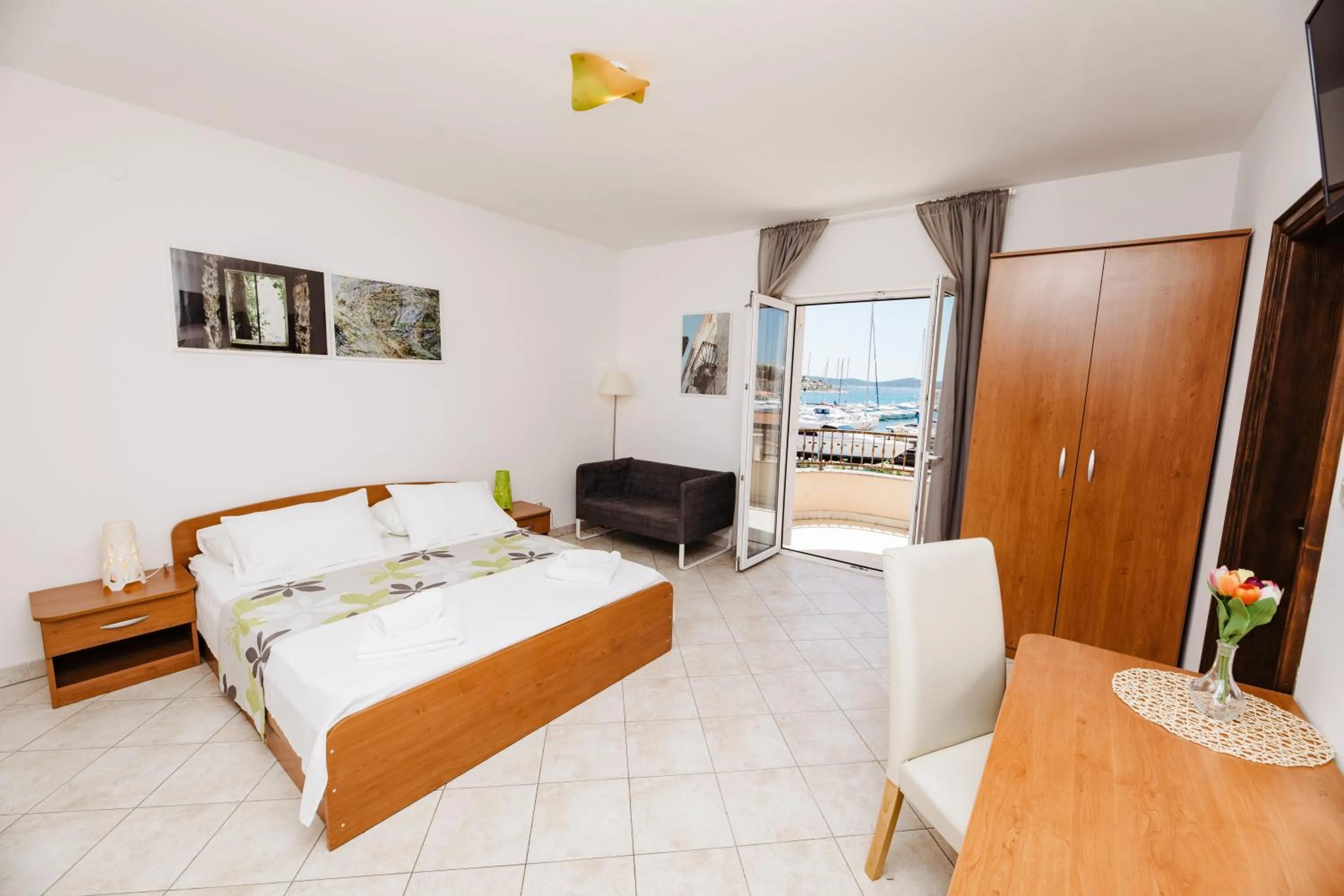 Photo of the whole room in Villa Diana