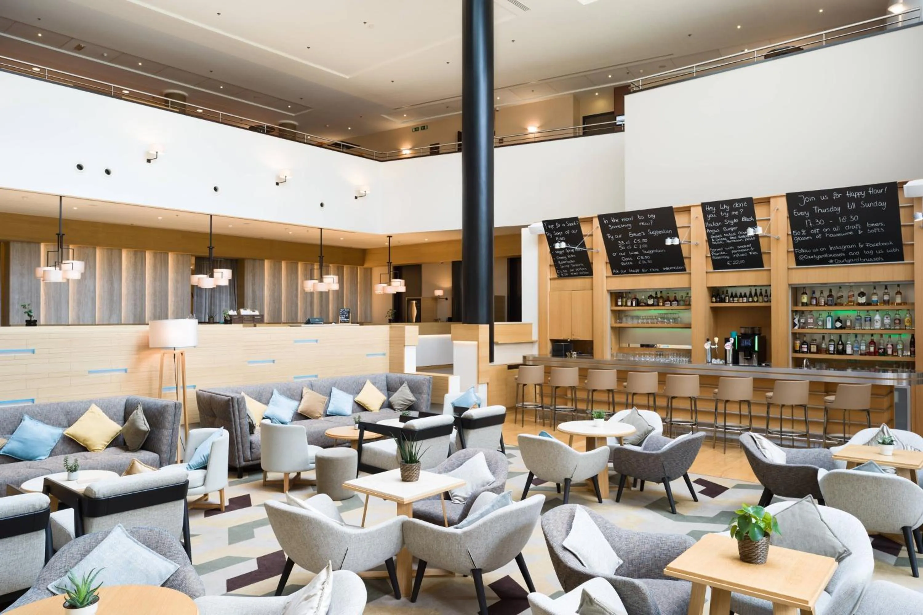 Lounge or bar in Courtyard By Marriott Brussels