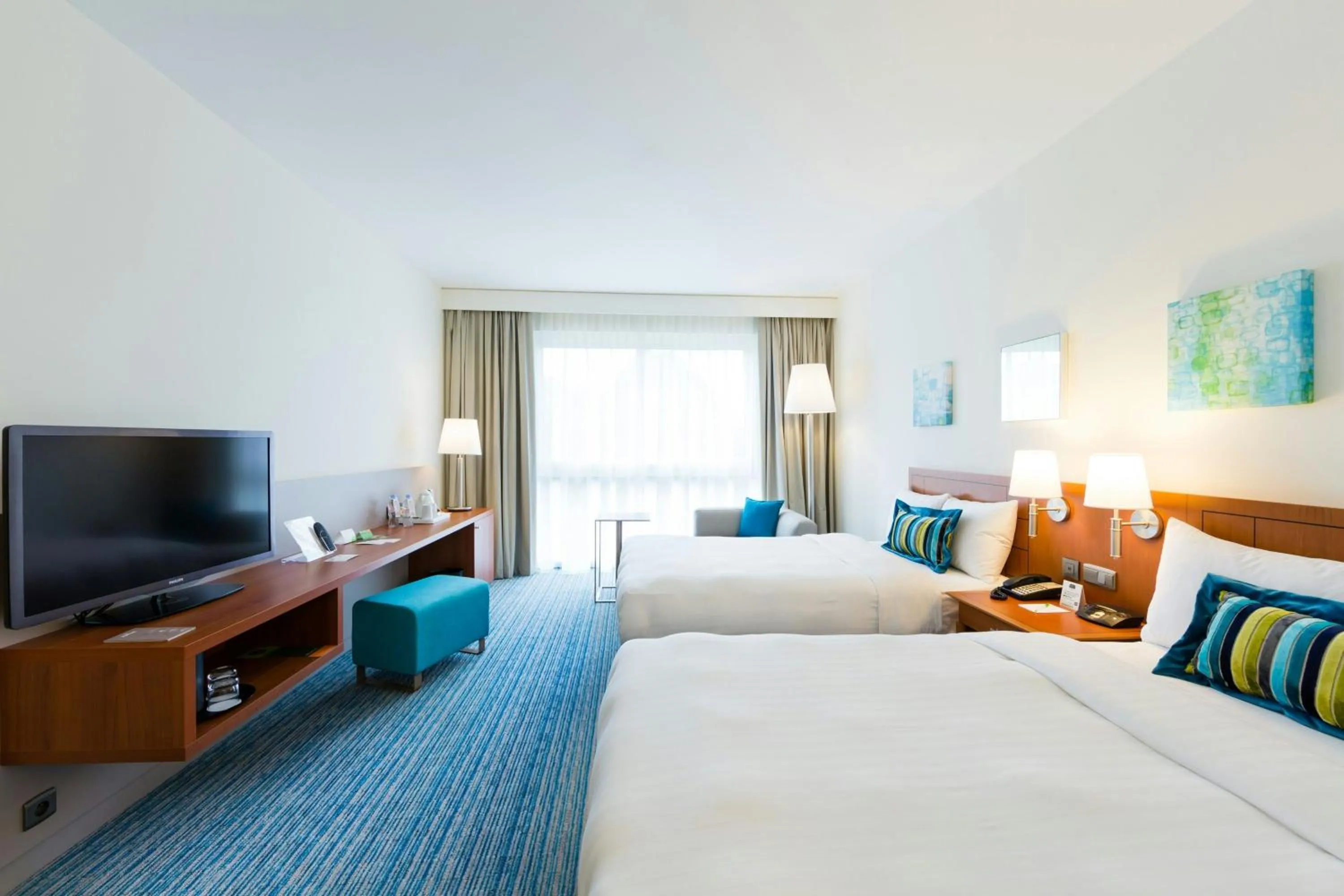 Photo of the whole room, Bed in Courtyard By Marriott Brussels