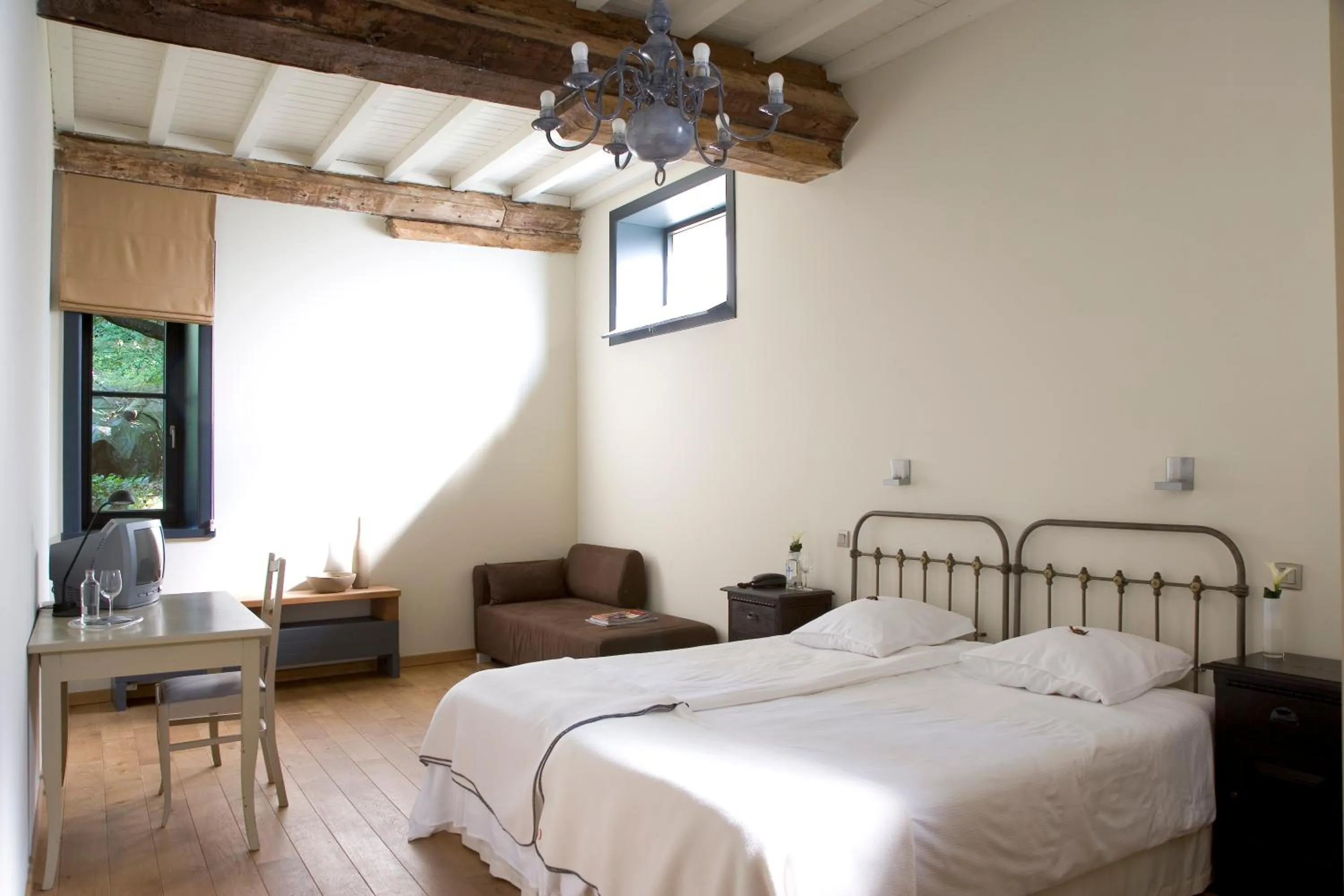 Photo of the whole room, Bed in Hotel The Lodge Heverlee