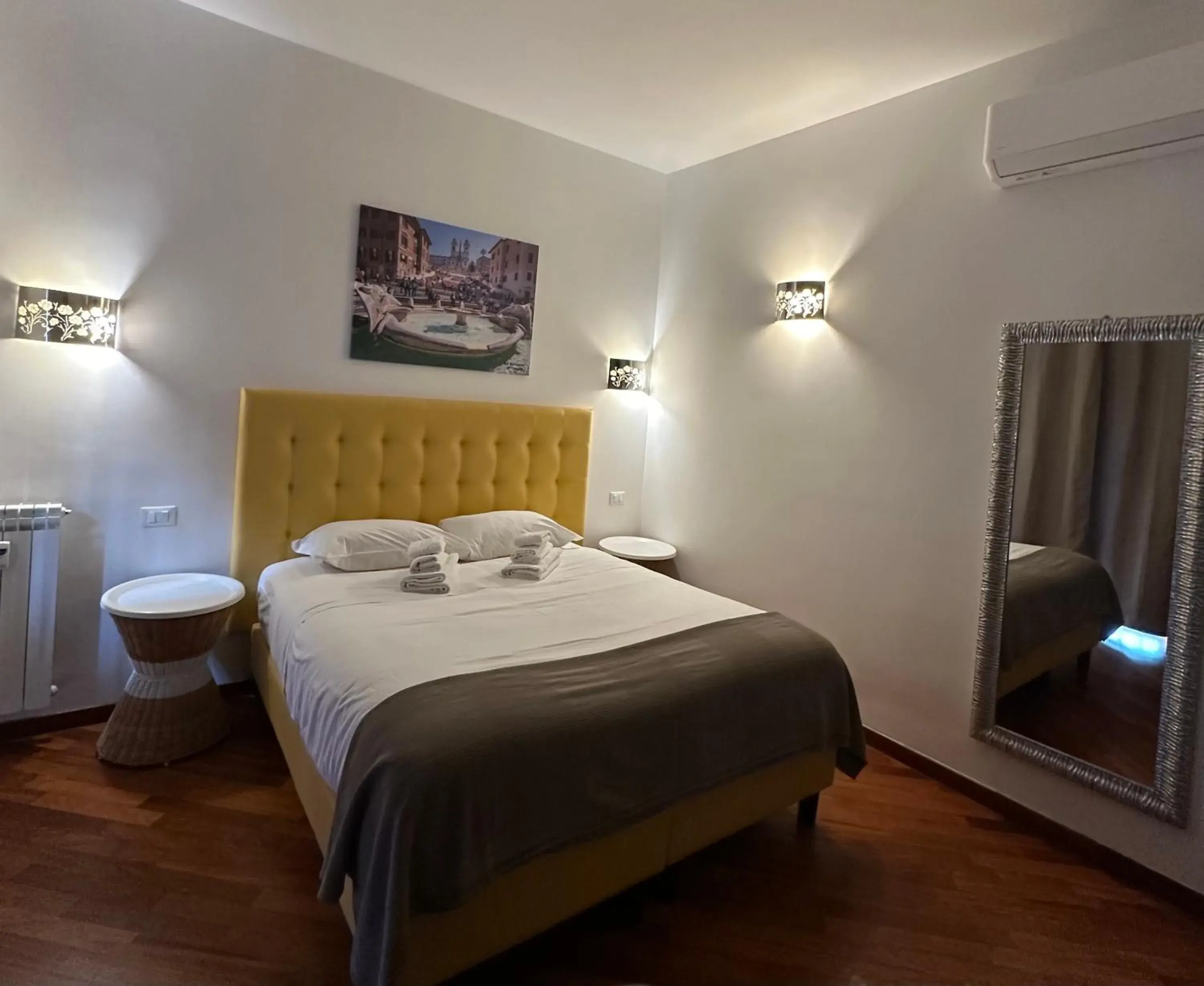 Deluxe Double or Twin Room with Balcony in Vatican QG Rooms Deluxe Double or Twin Room with Balcony in Vatican QG Rooms
