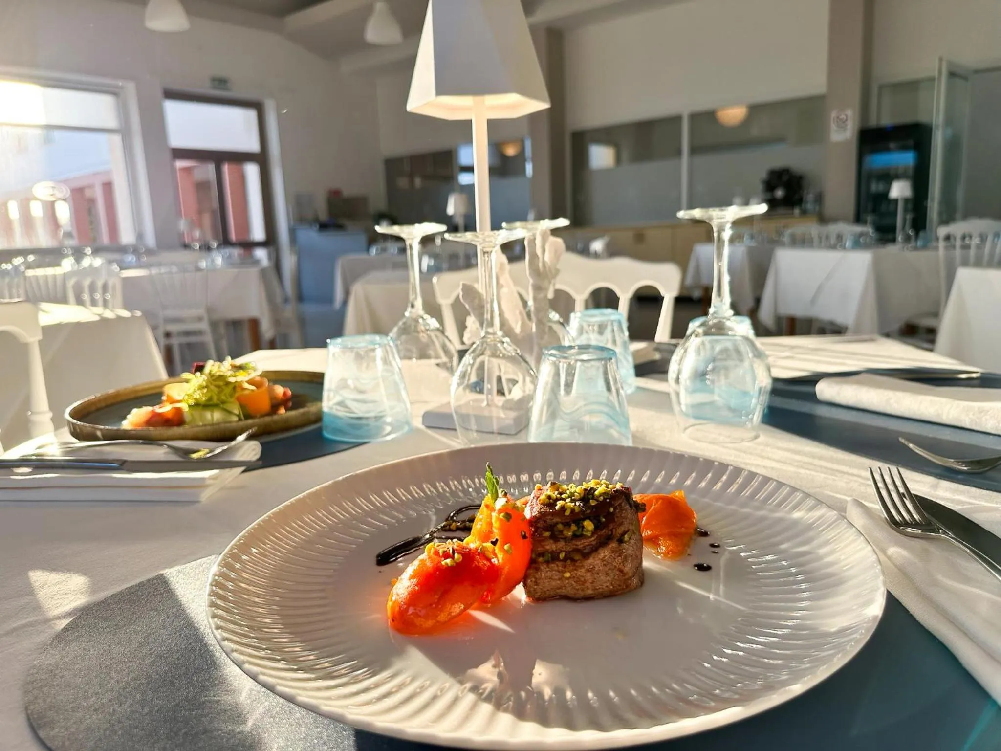 Restaurant/places to eat in Villa MG Hotel