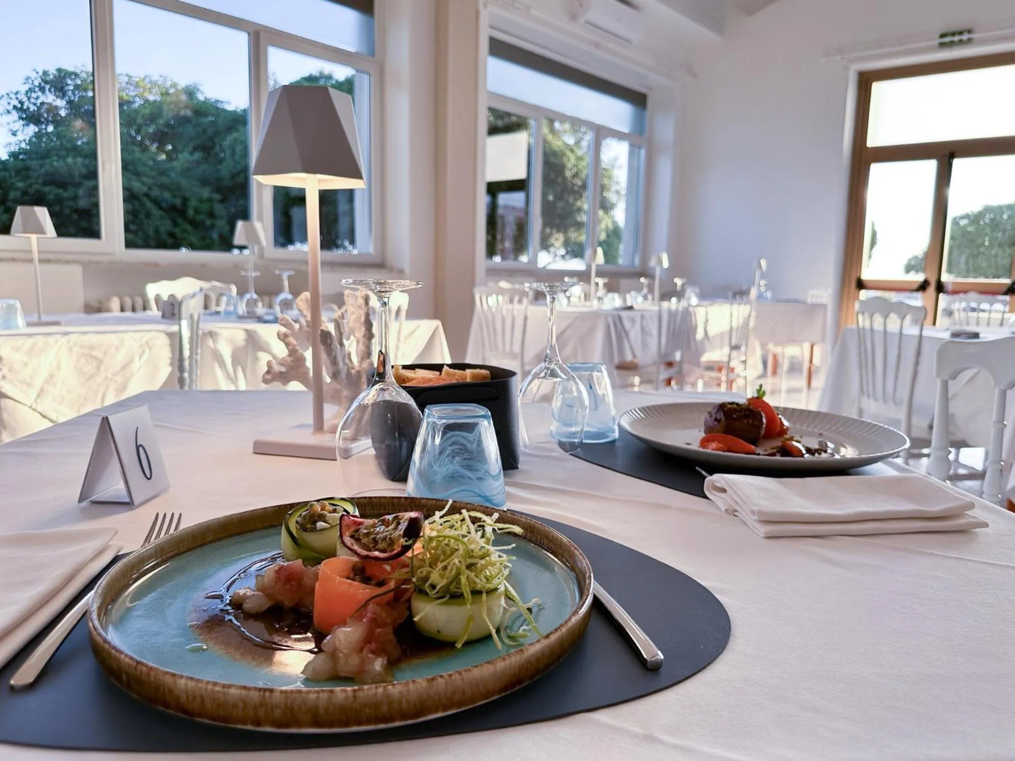 Restaurant/places to eat in Villa MG Hotel