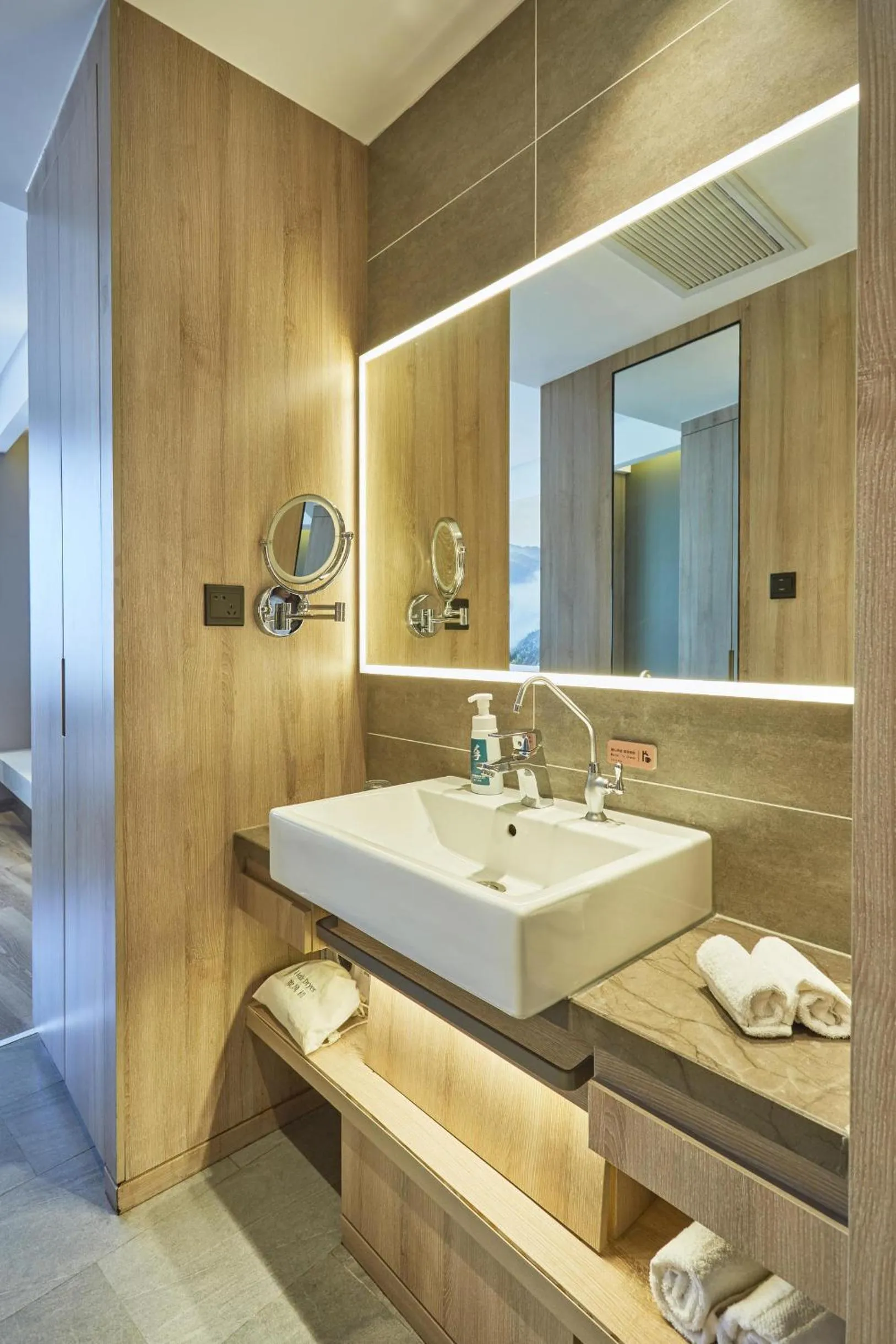 Ningbo Tianyi Square Atour Hotel