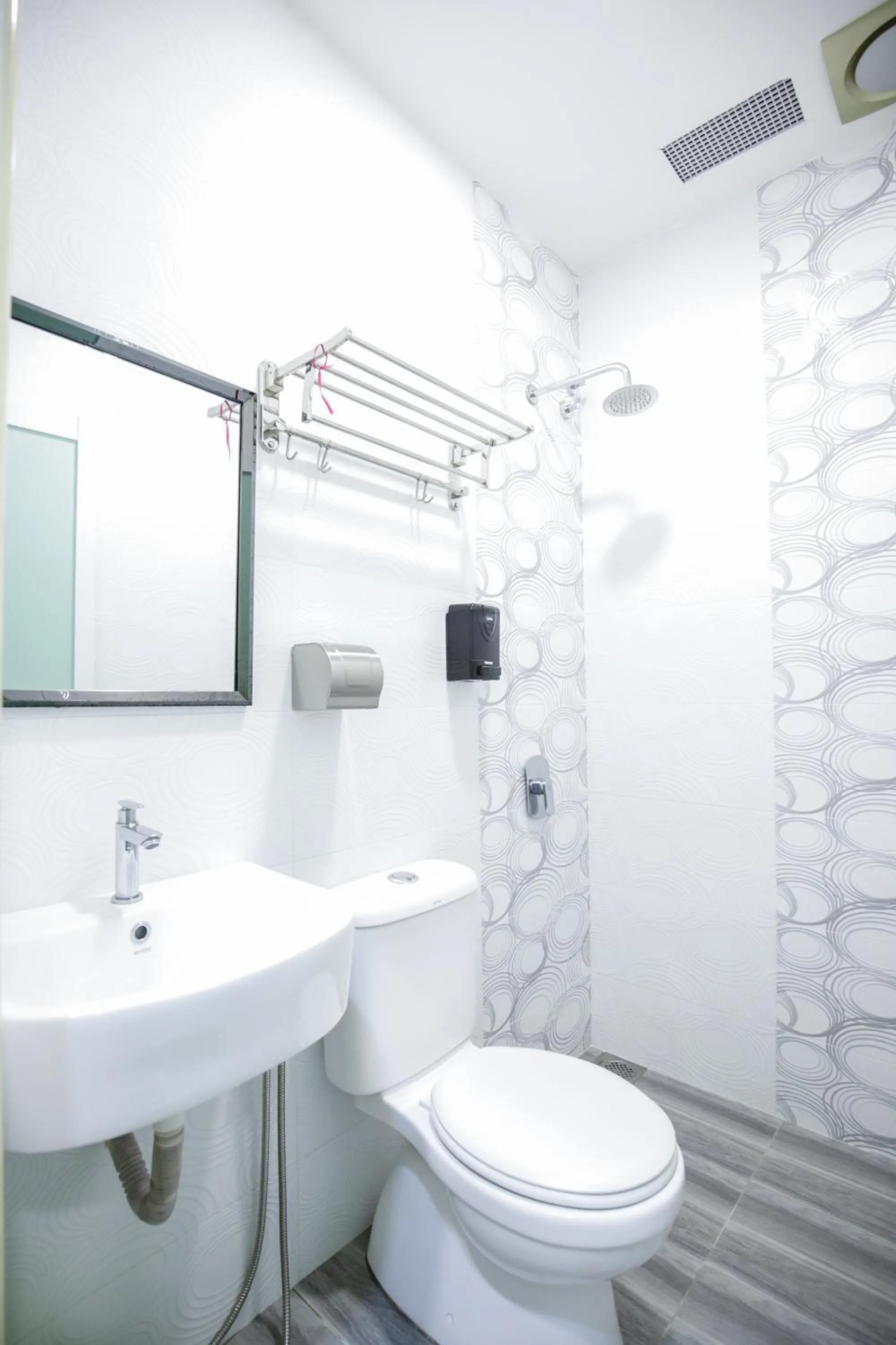 Shower in Merrinton Hotel Temerloh