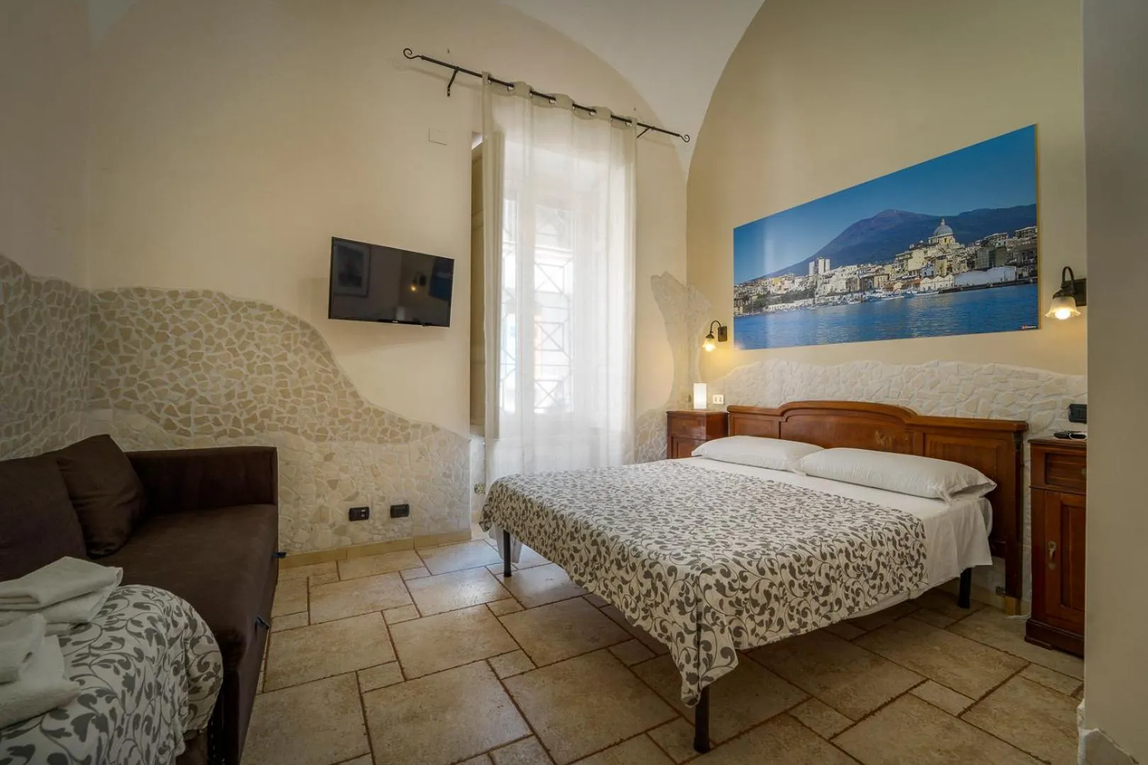 Photo of the whole room, Bed in Domus Vesuvia