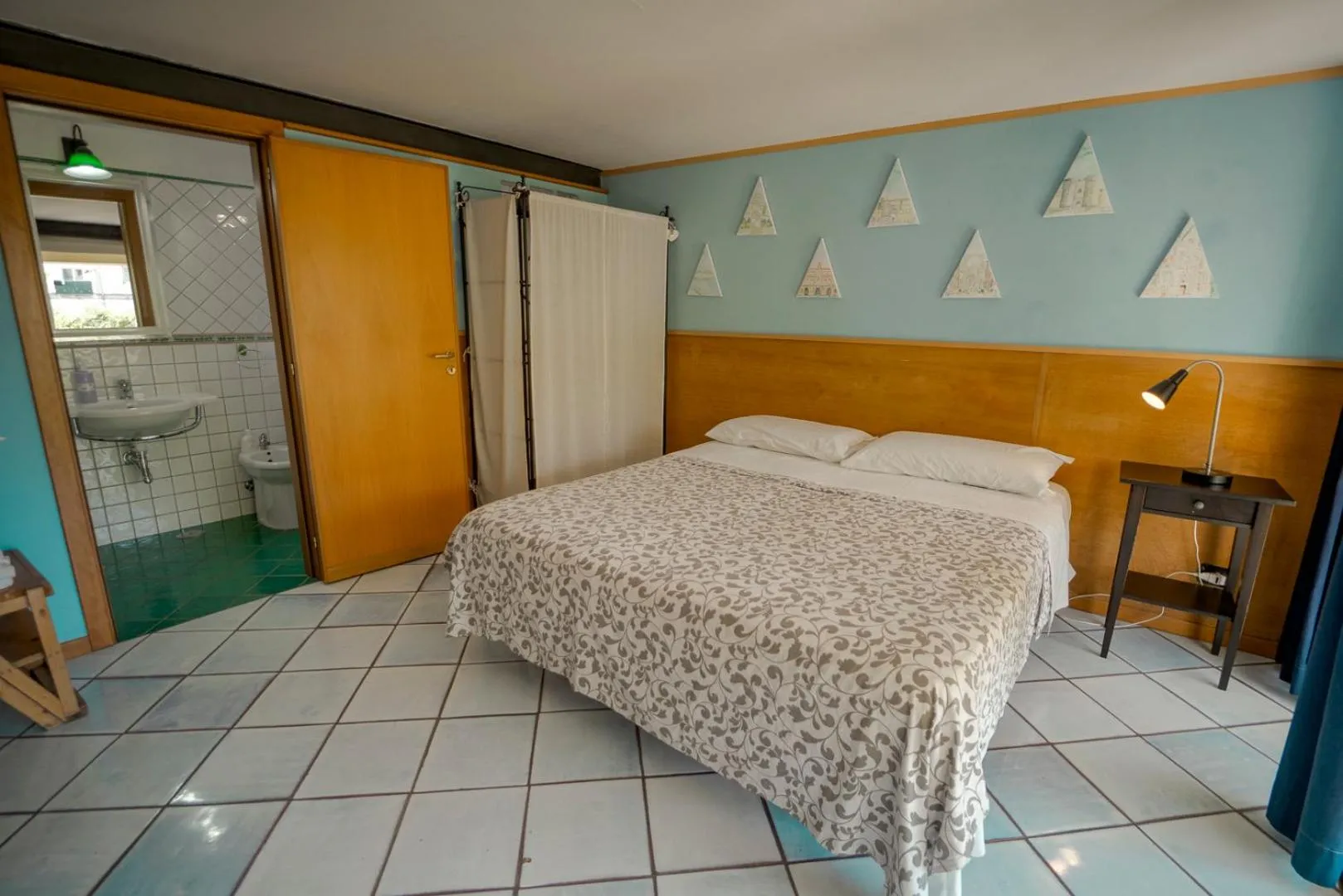 Photo of the whole room, Bed in Domus Vesuvia