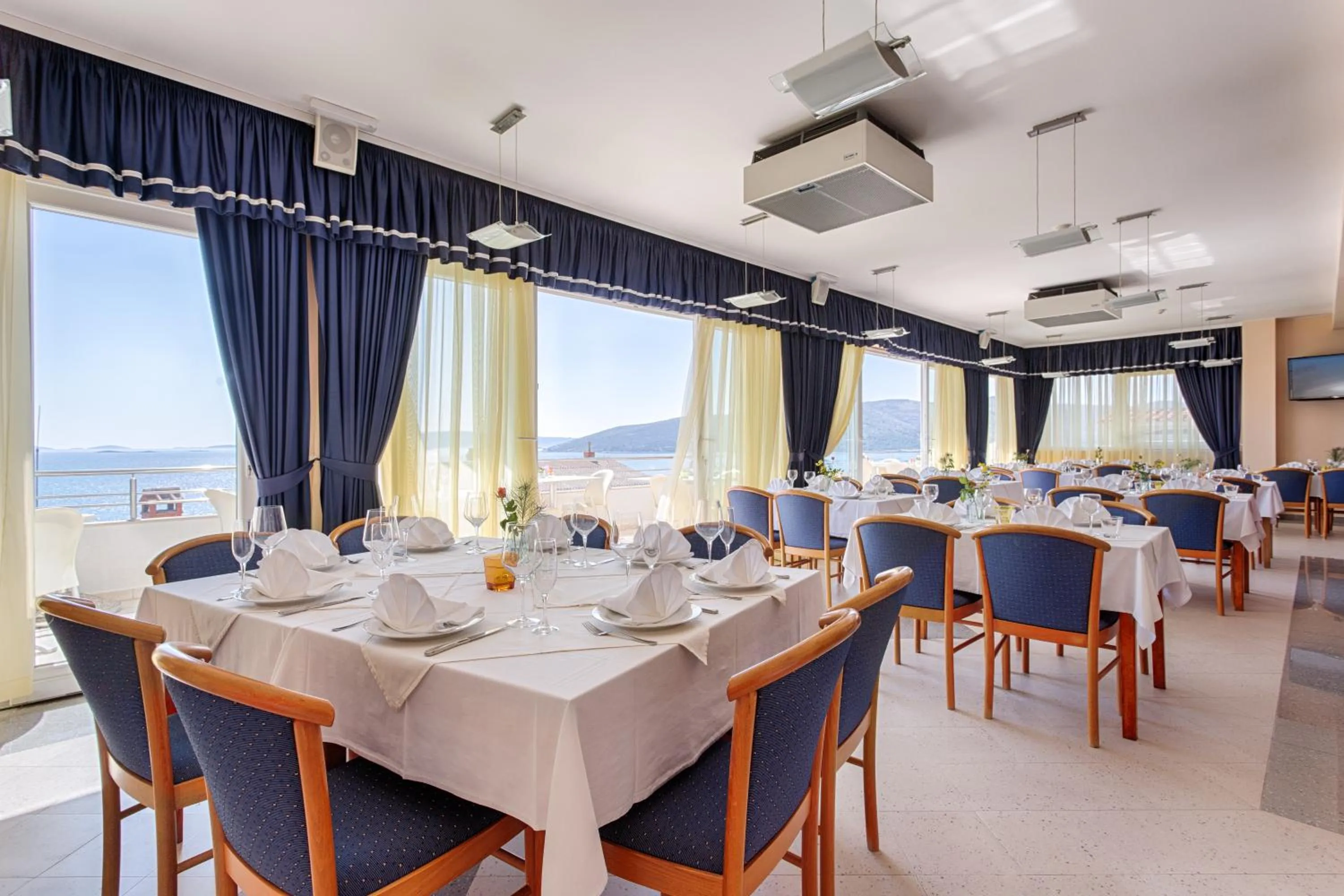 Restaurant/places to eat in Hotel Viktorija