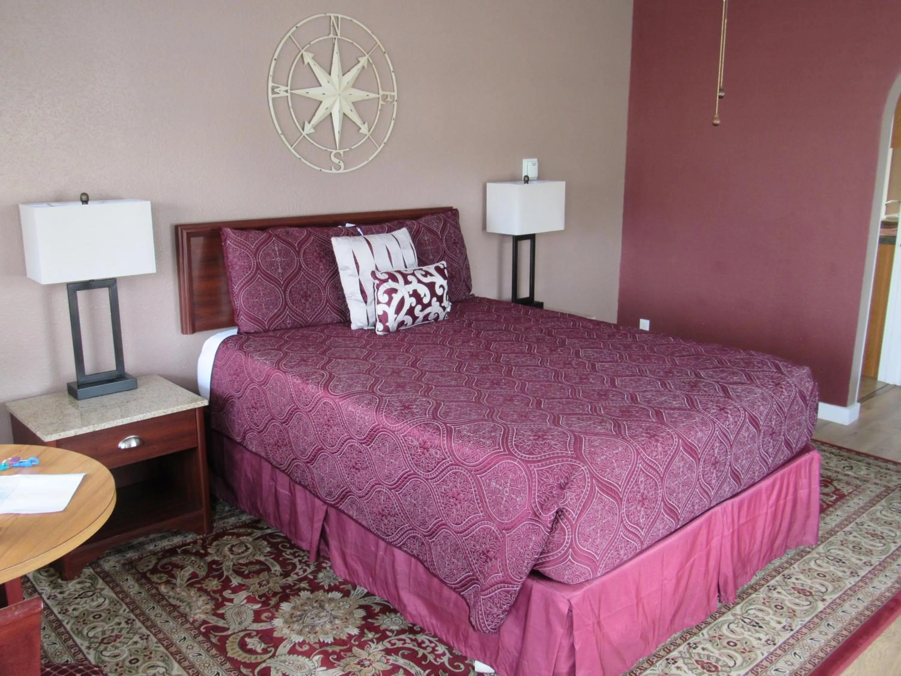 Bed in Captain Cook Inn