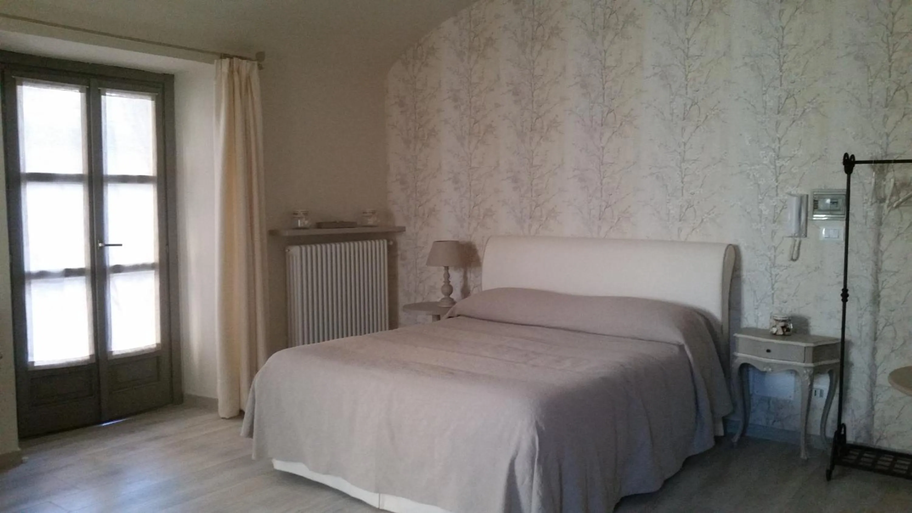 Photo of the whole room, Bed in Novecento Charming Room