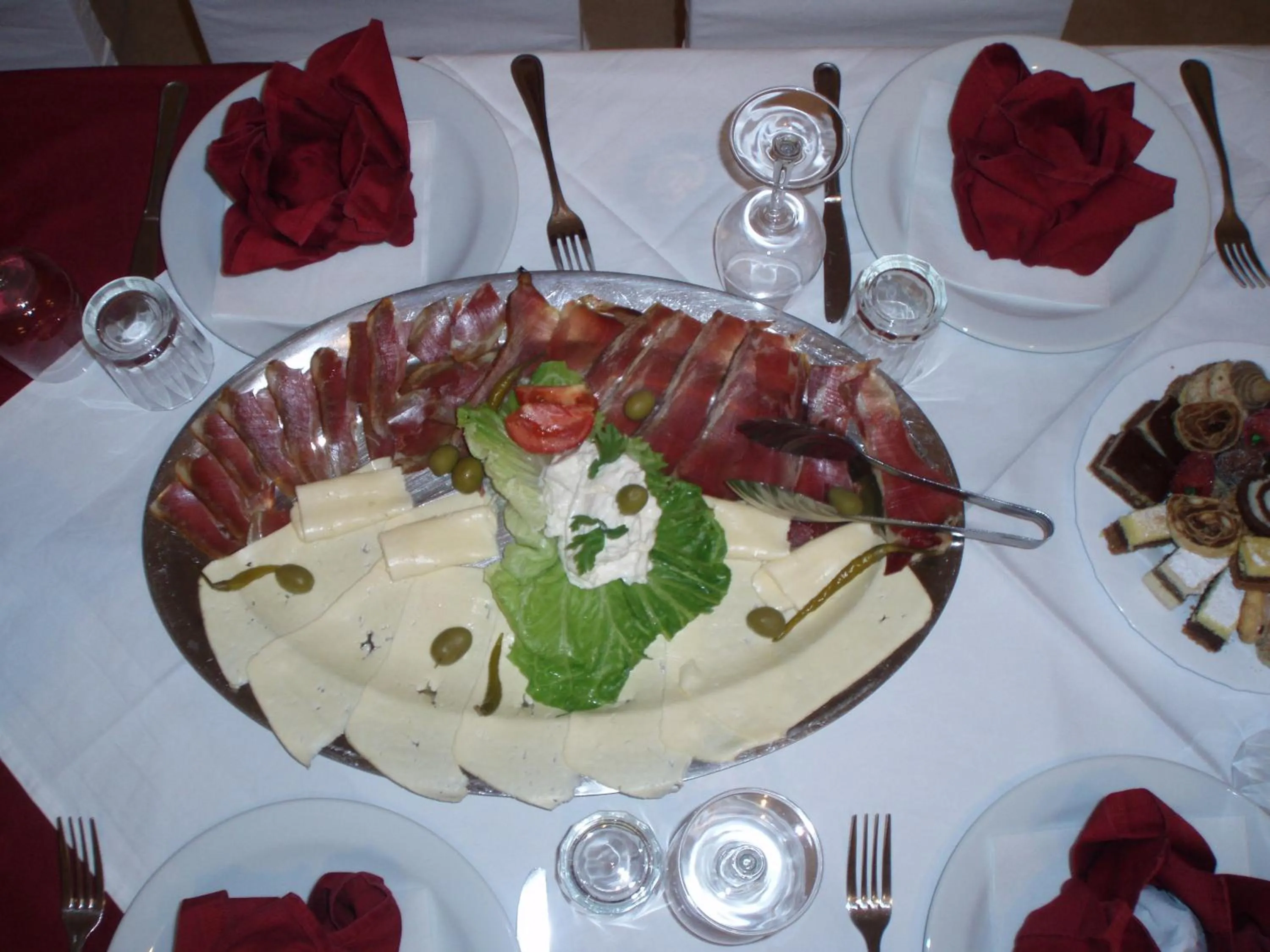 Restaurant/places to eat in Hotel Mirni Kutak