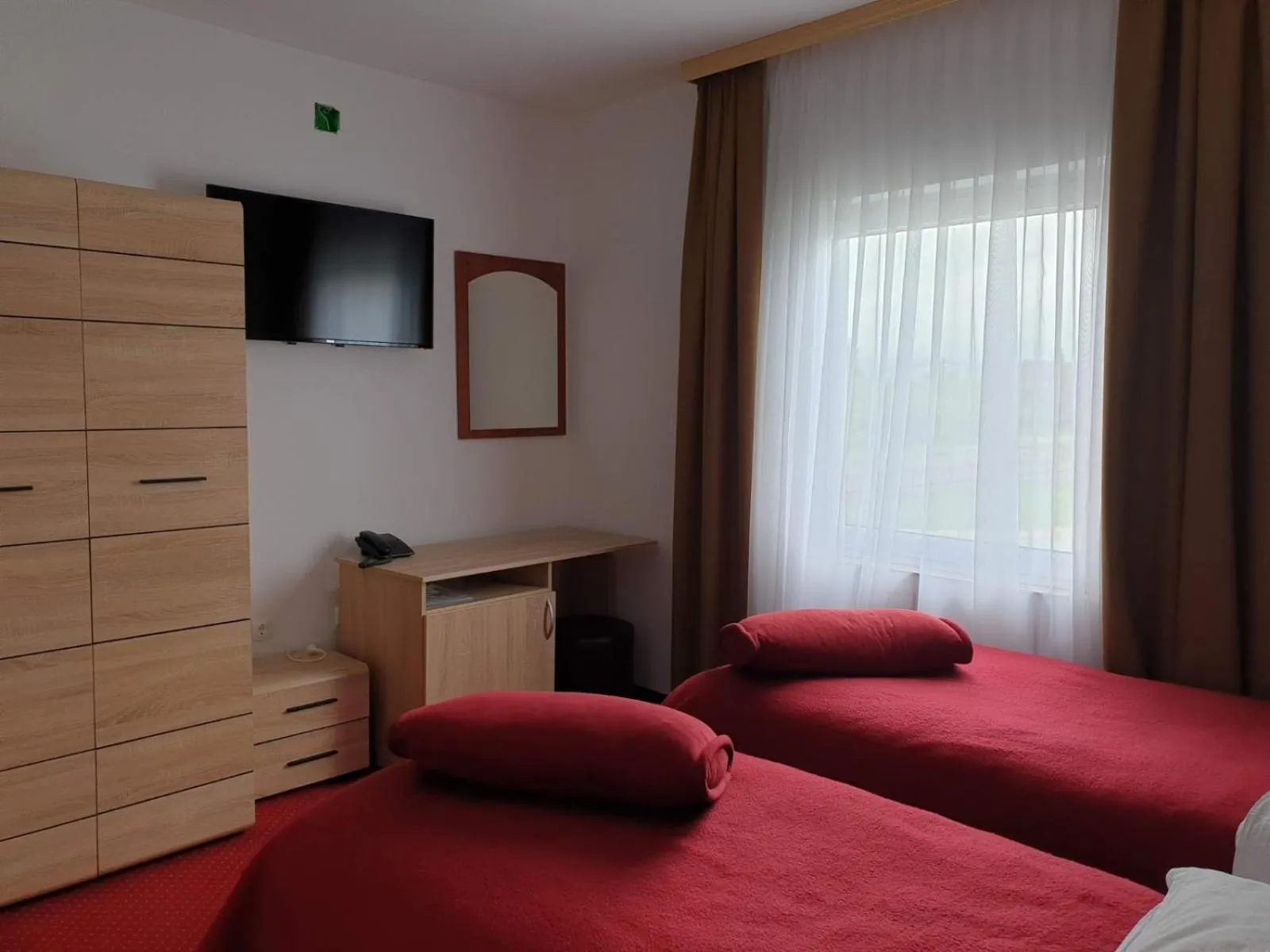 TV and multimedia, Bed in Hotel Mirni Kutak