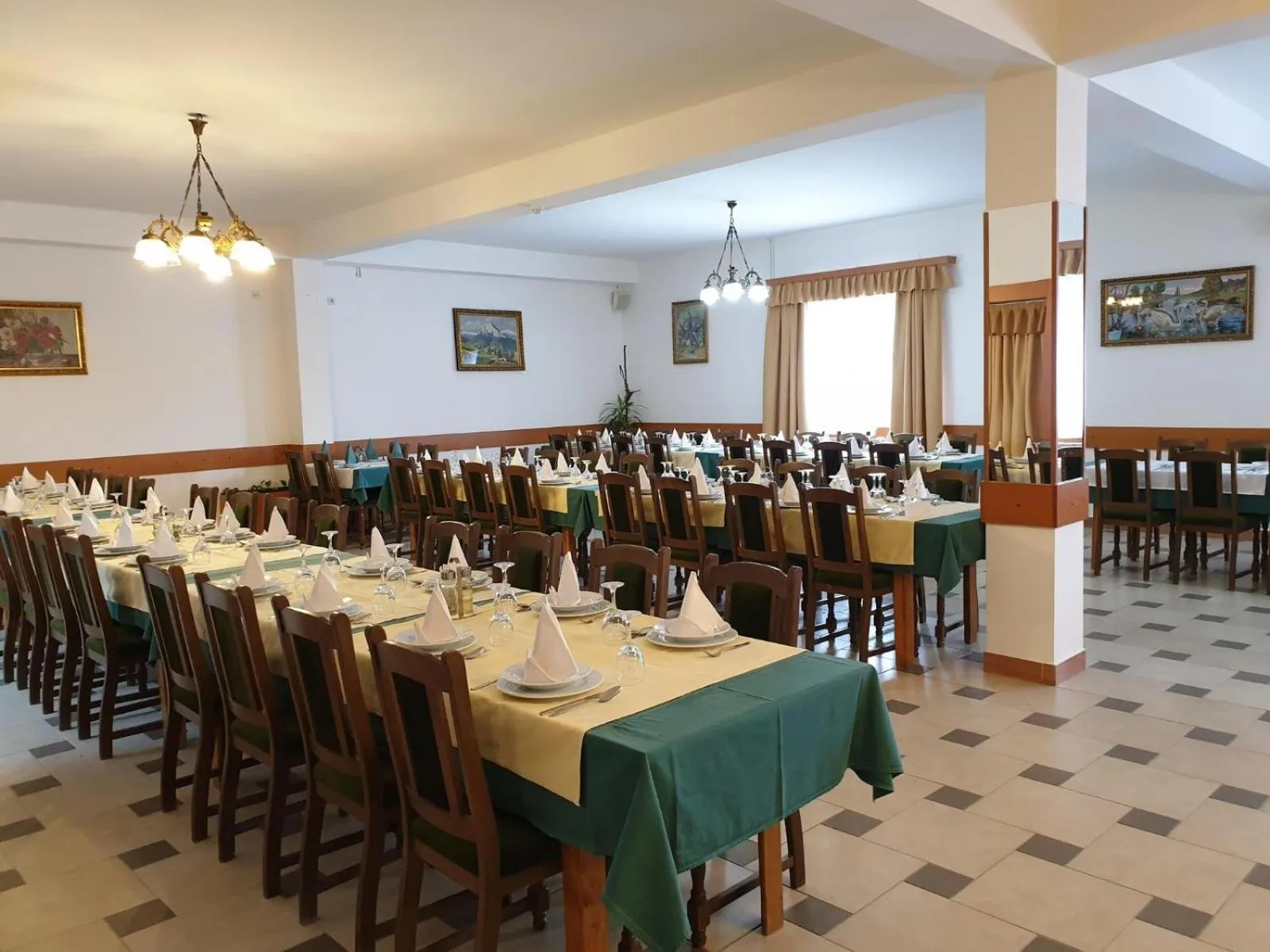 Restaurant/places to eat in Hotel Mirni Kutak