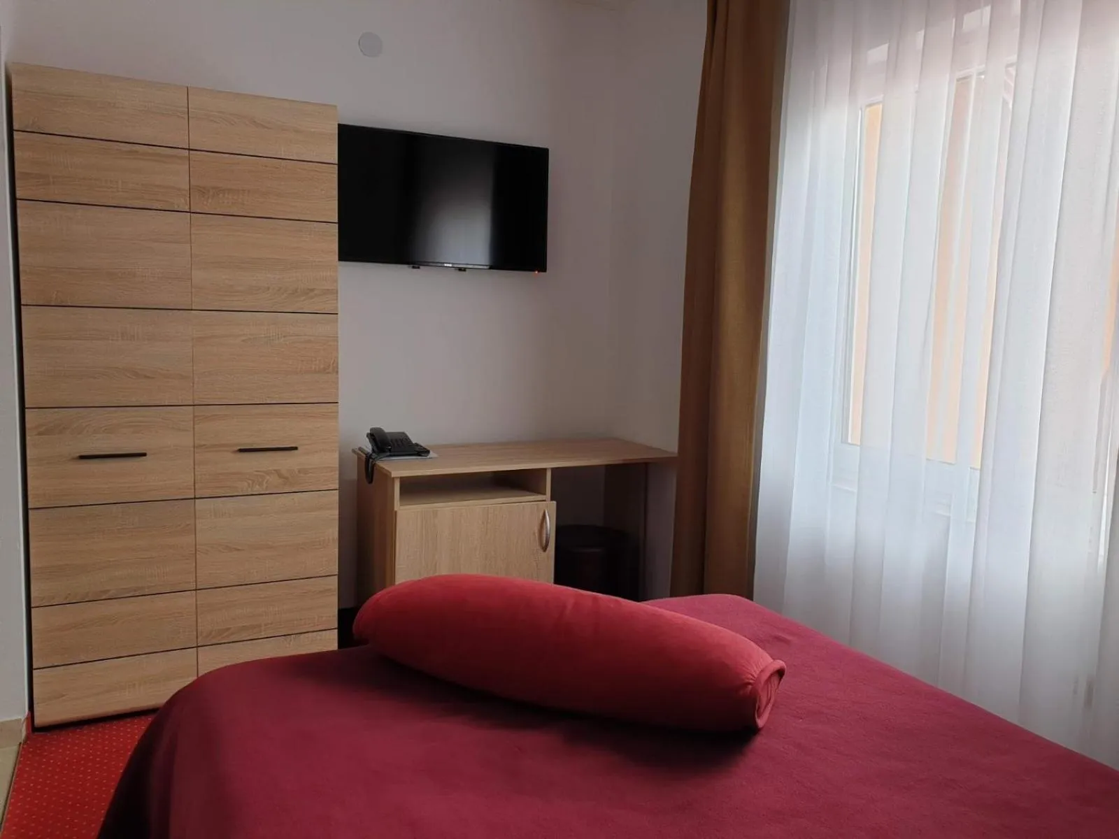 TV and multimedia, Bed in Hotel Mirni Kutak