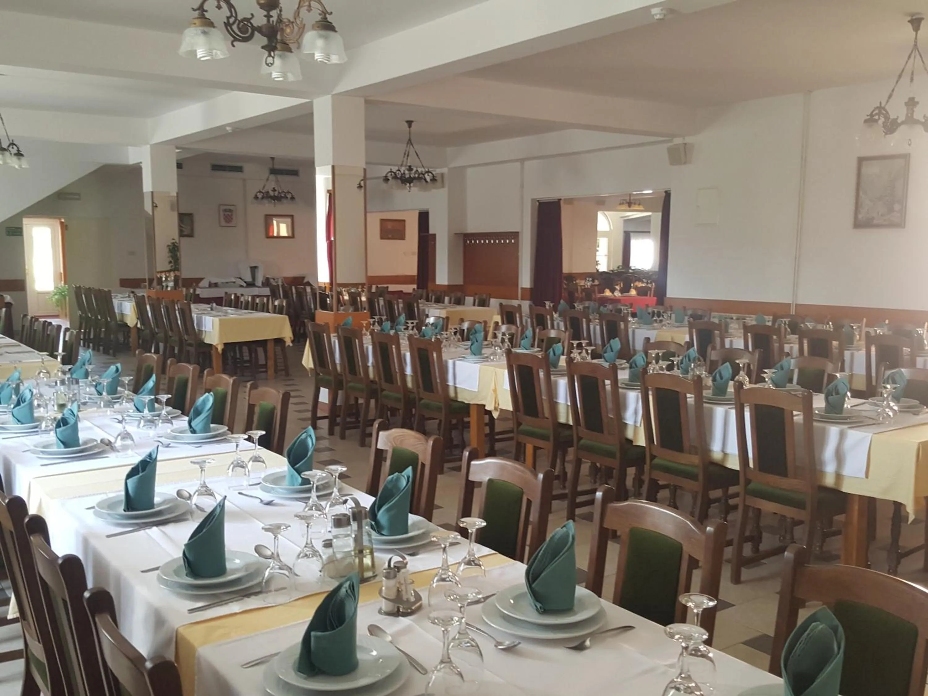 Restaurant/places to eat in Hotel Mirni Kutak