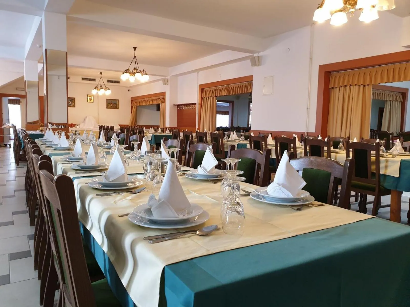 Restaurant/places to eat in Hotel Mirni Kutak