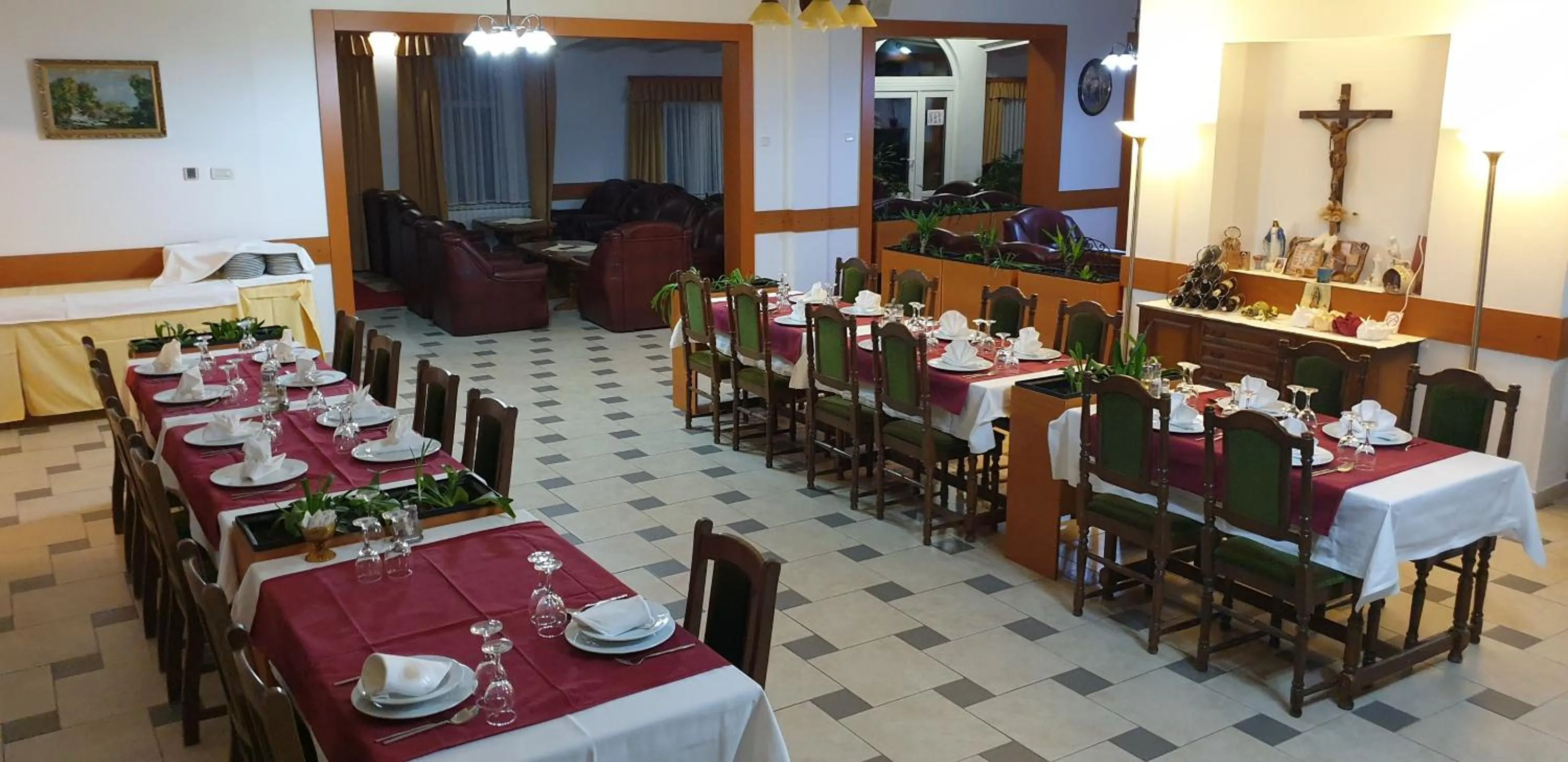 Restaurant/places to eat in Hotel Mirni Kutak