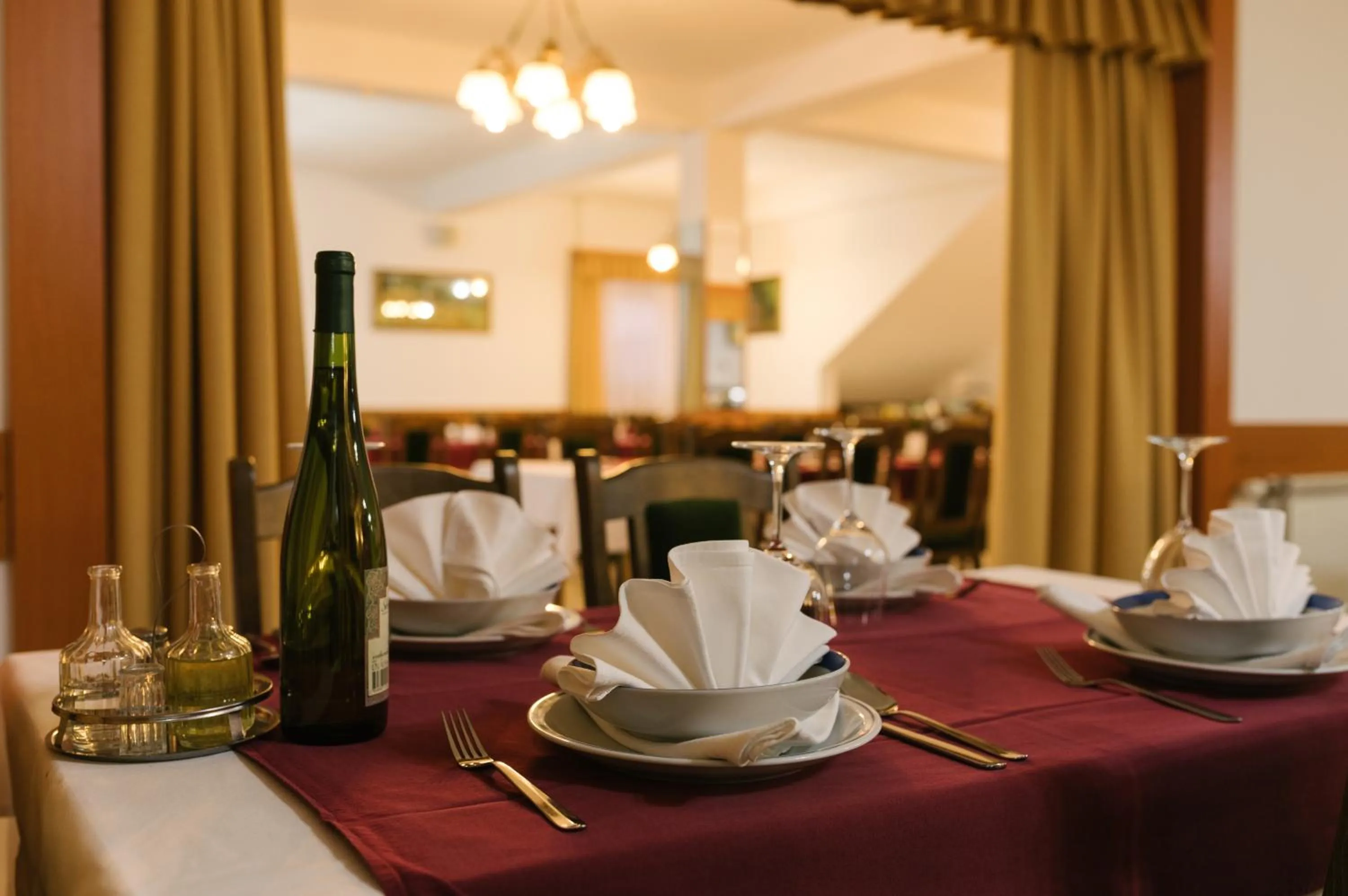 Restaurant/places to eat in Hotel Mirni Kutak