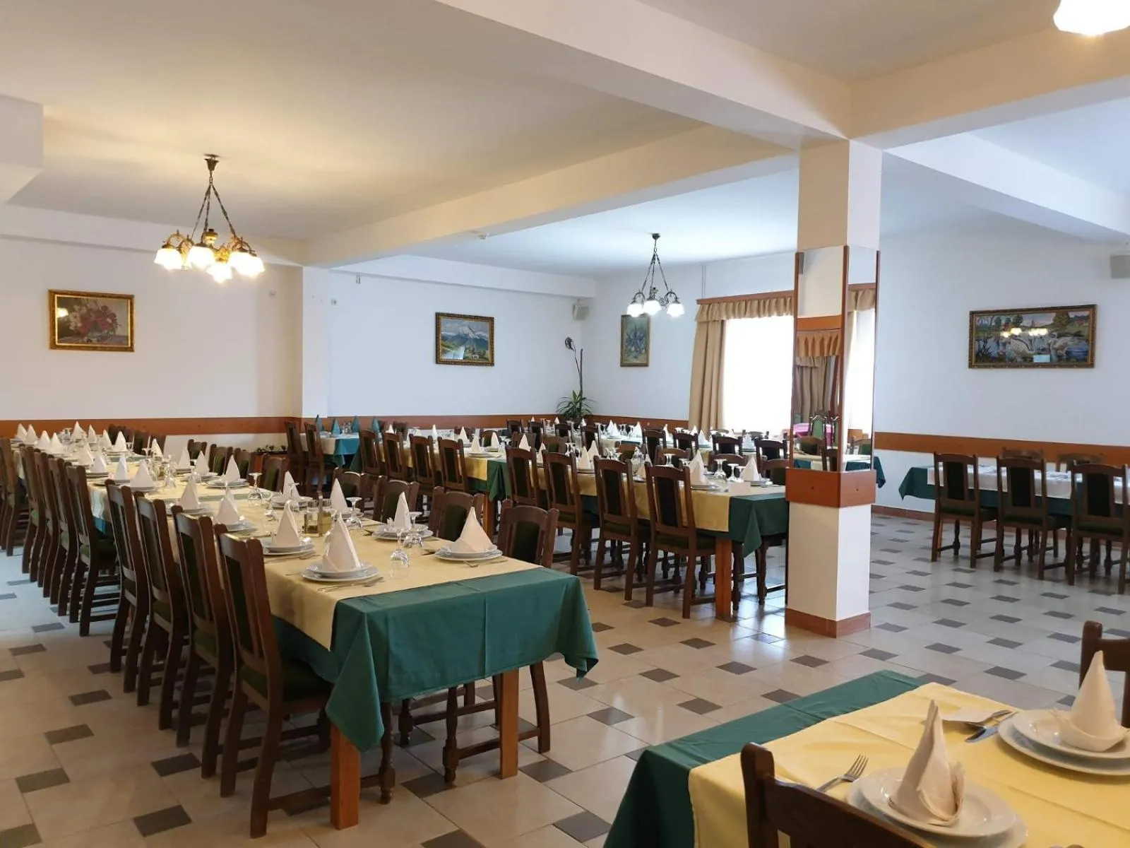 Restaurant/places to eat in Hotel Mirni Kutak