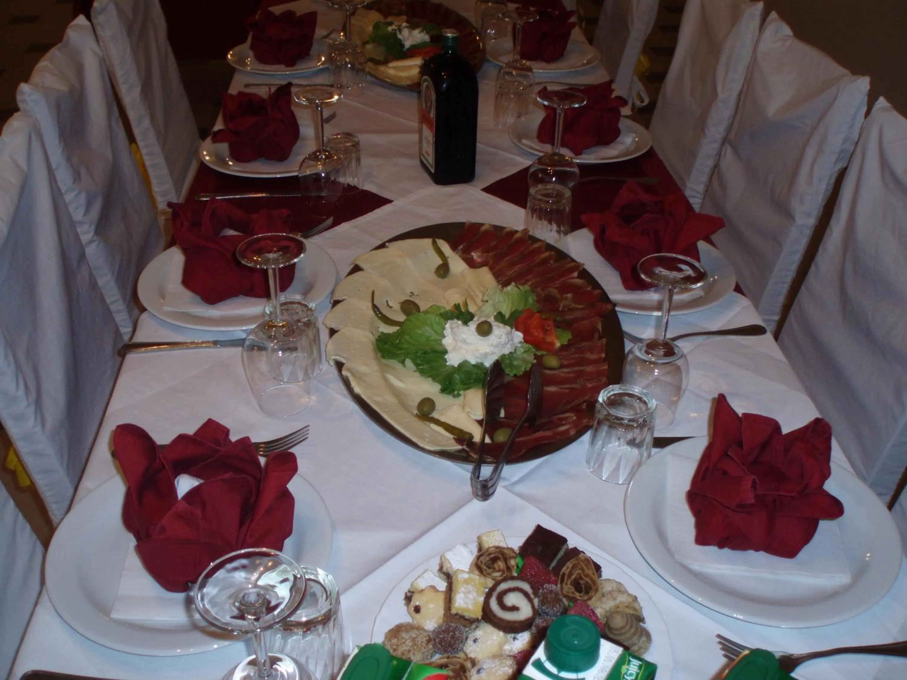 Restaurant/places to eat in Hotel Mirni Kutak